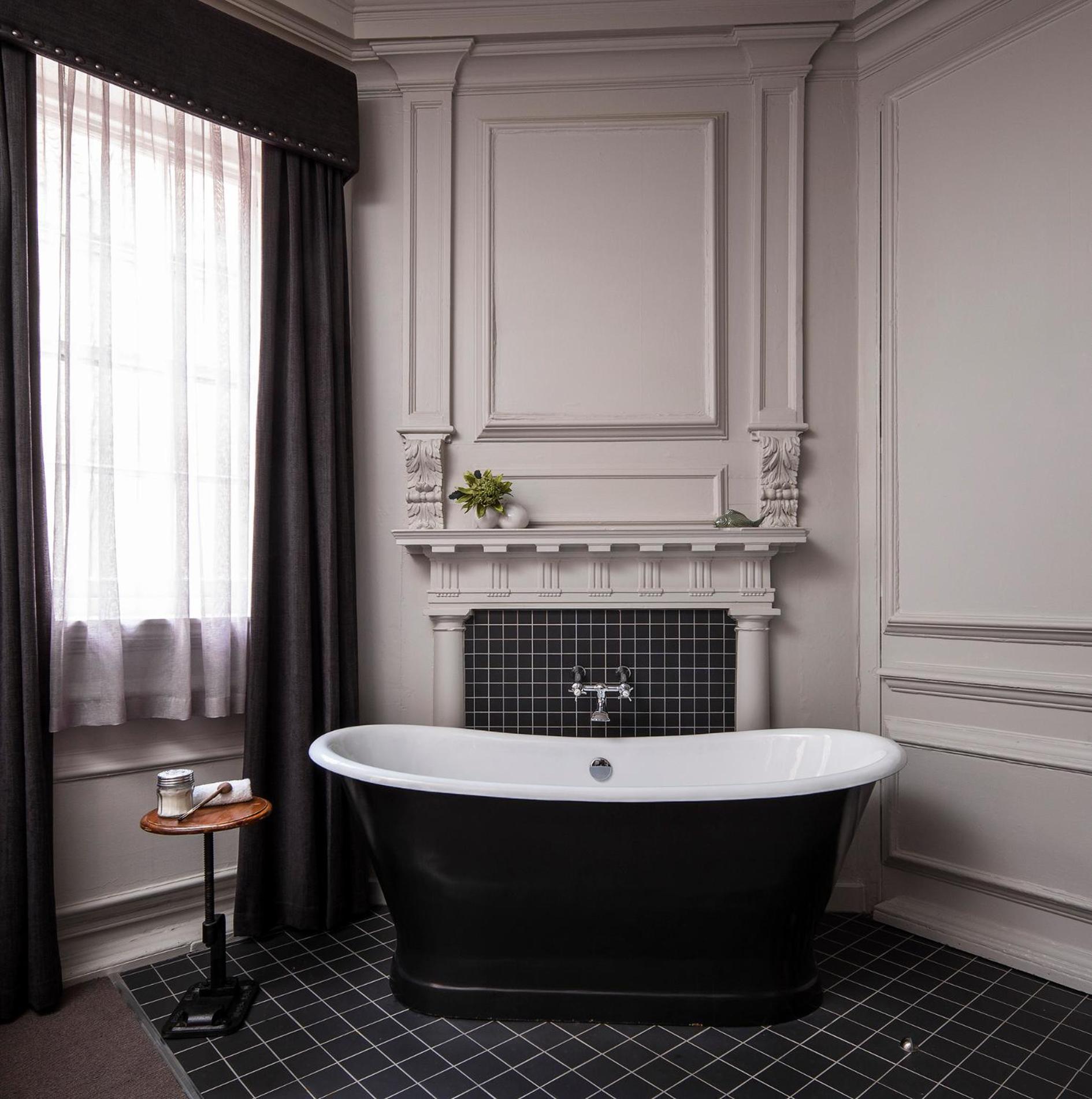 Luxury King with Rolltop Bath - Photo 2