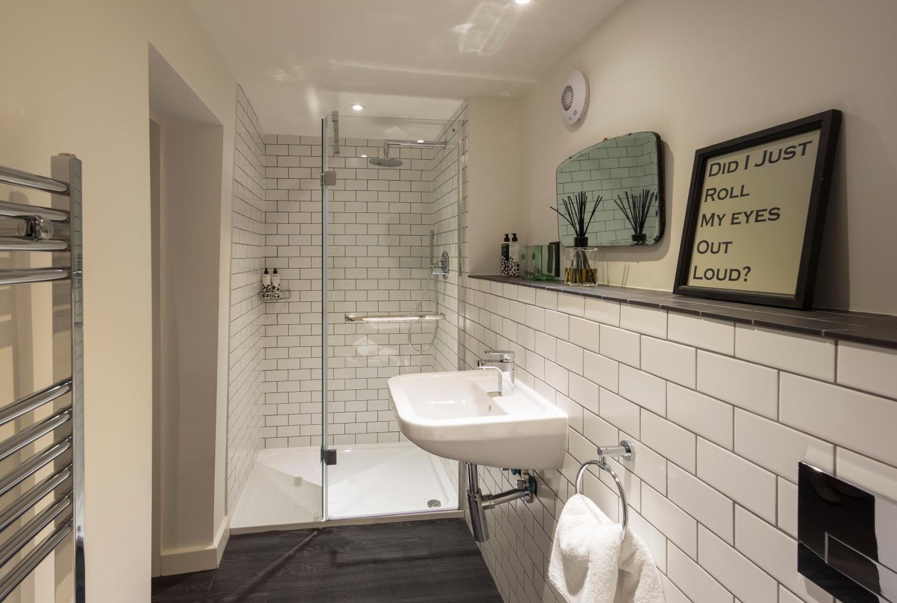 Luxury King with Rolltop Bath - Photo 3