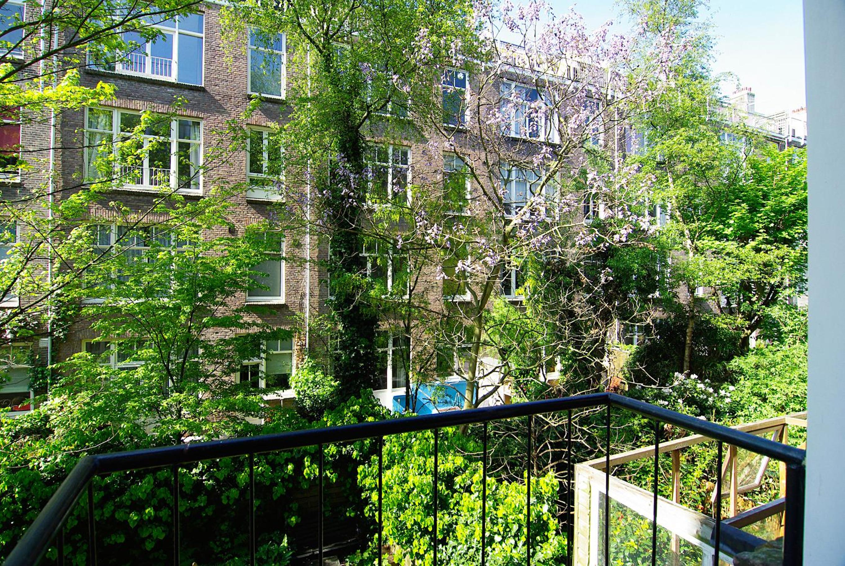 Studio with Balcony photo 2