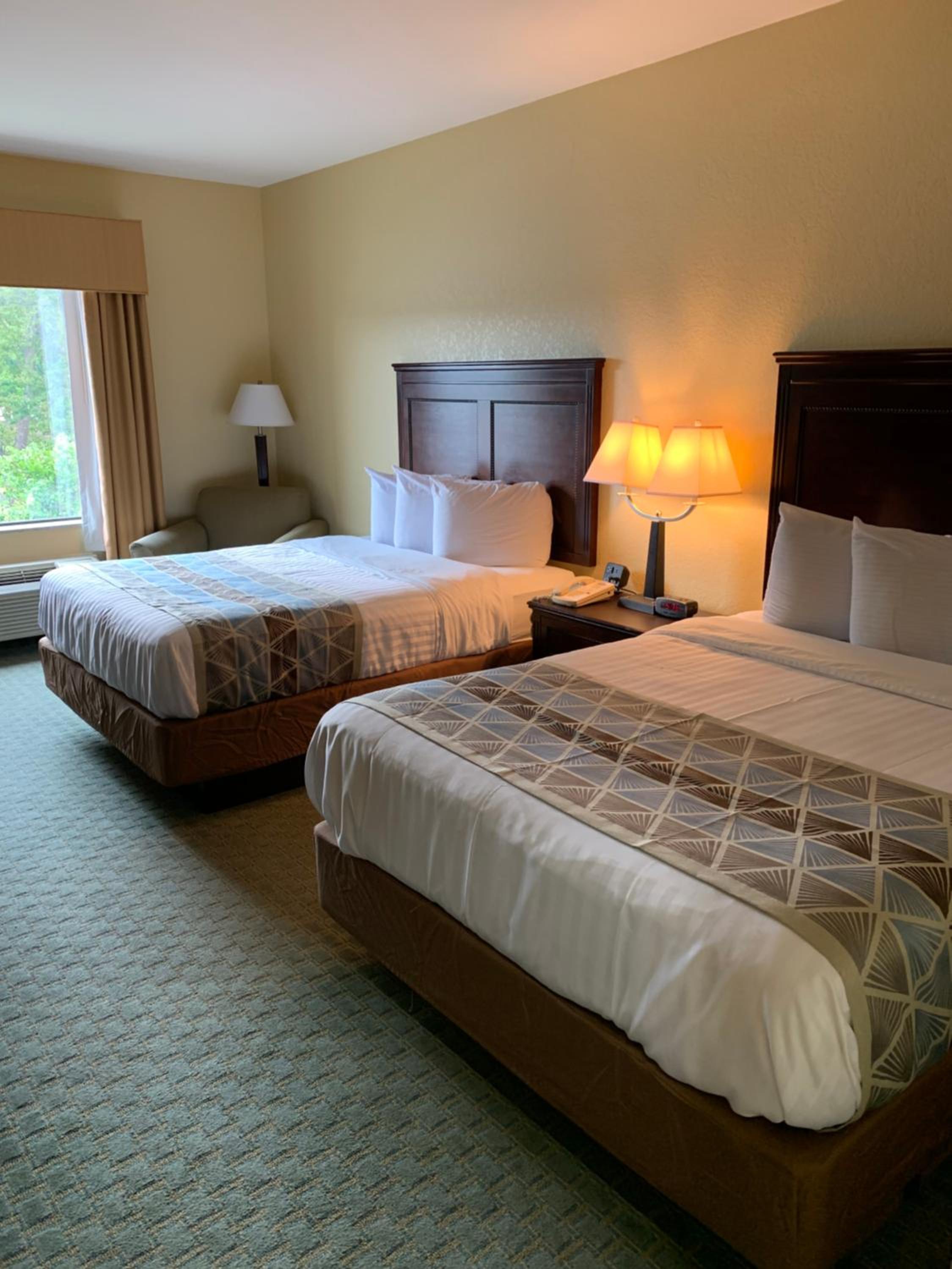 Queen Room with Two Queen Beds - Non-Smoking - Photo 2