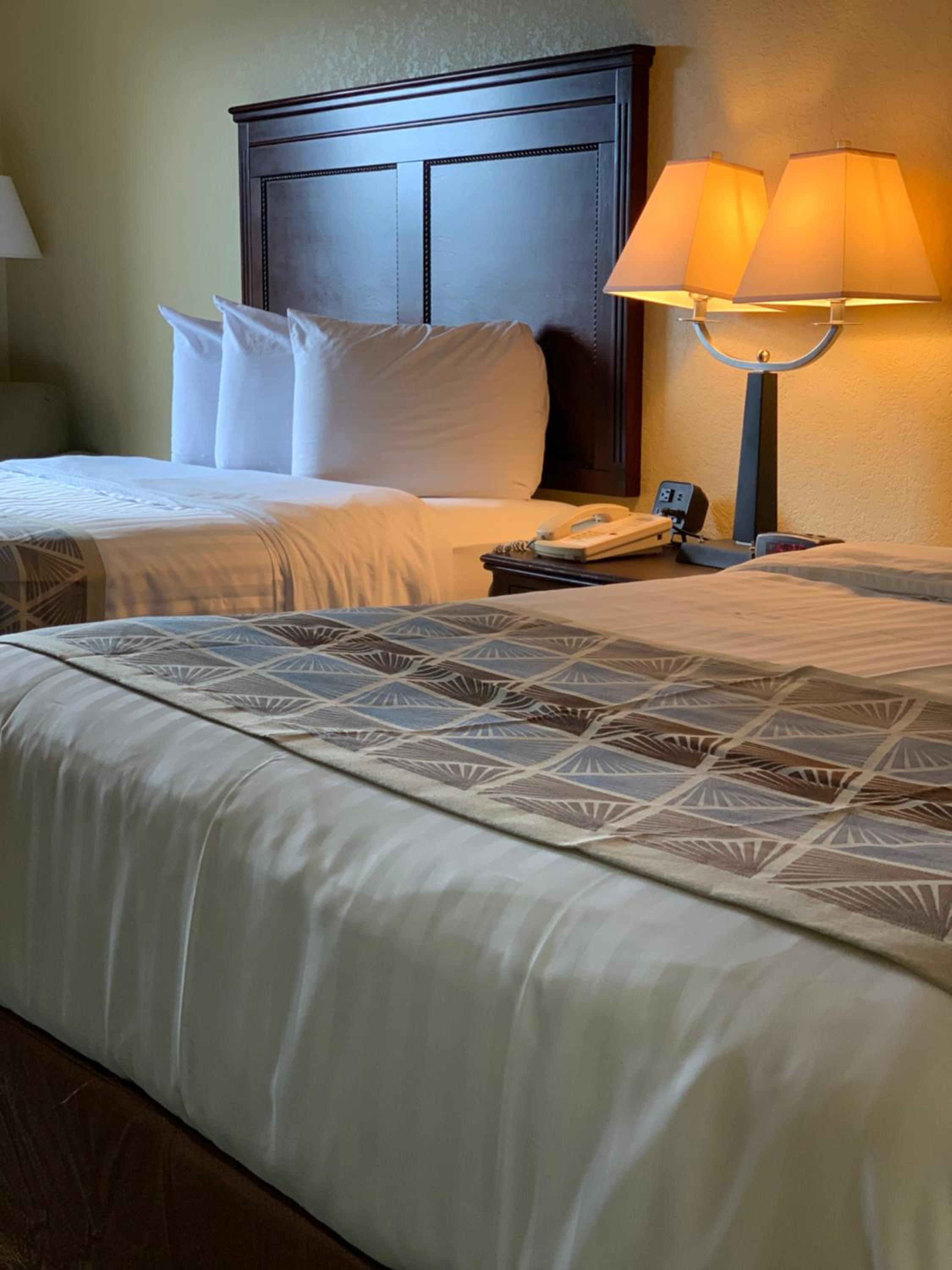 Queen Room with Two Queen Beds - Non-Smoking - Photo 1