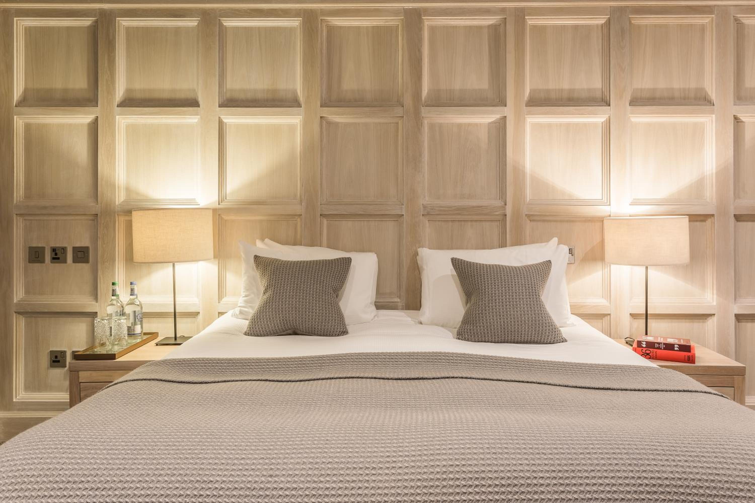 Headline Suite - Photo 13
