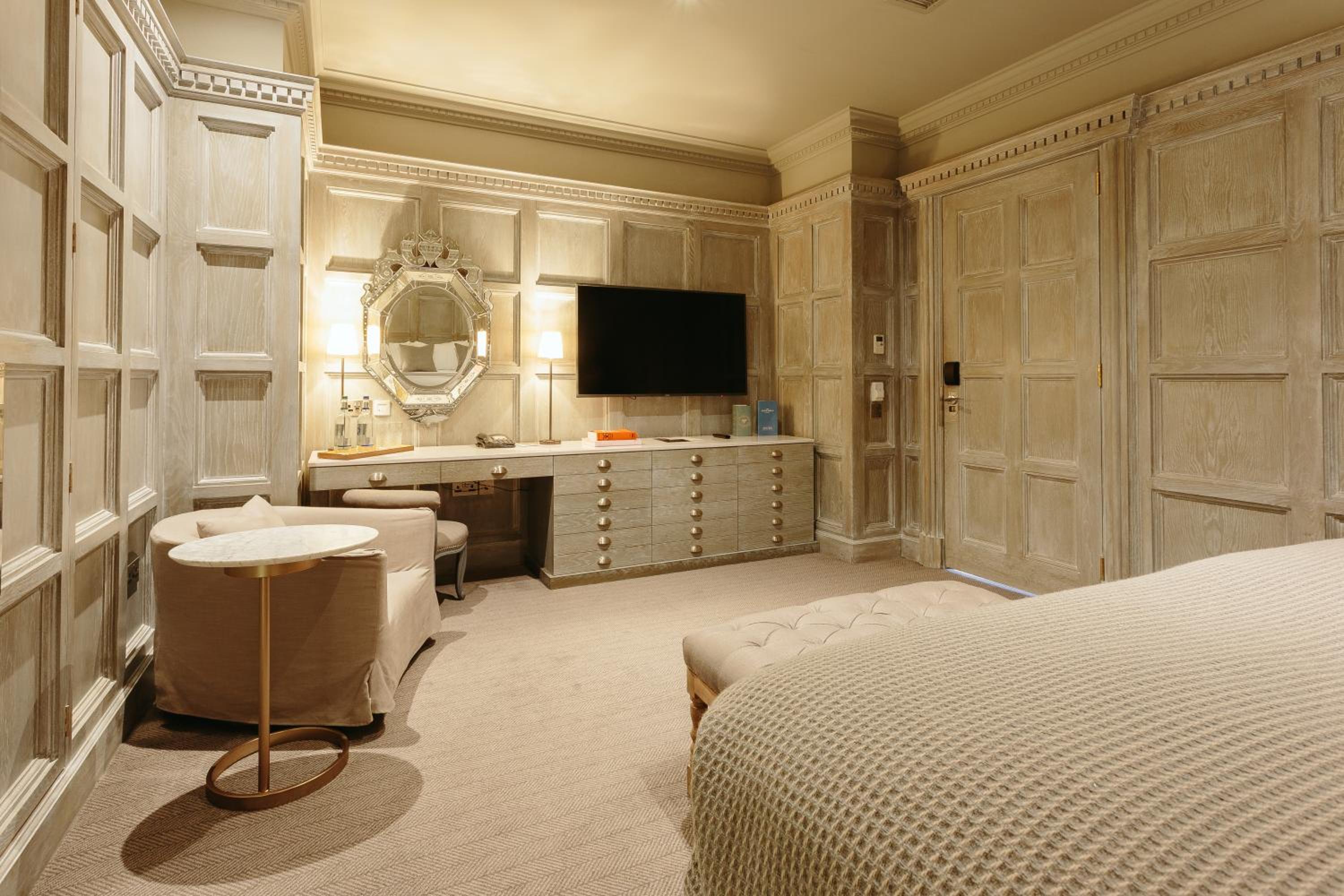 Headline Suite - Photo 14