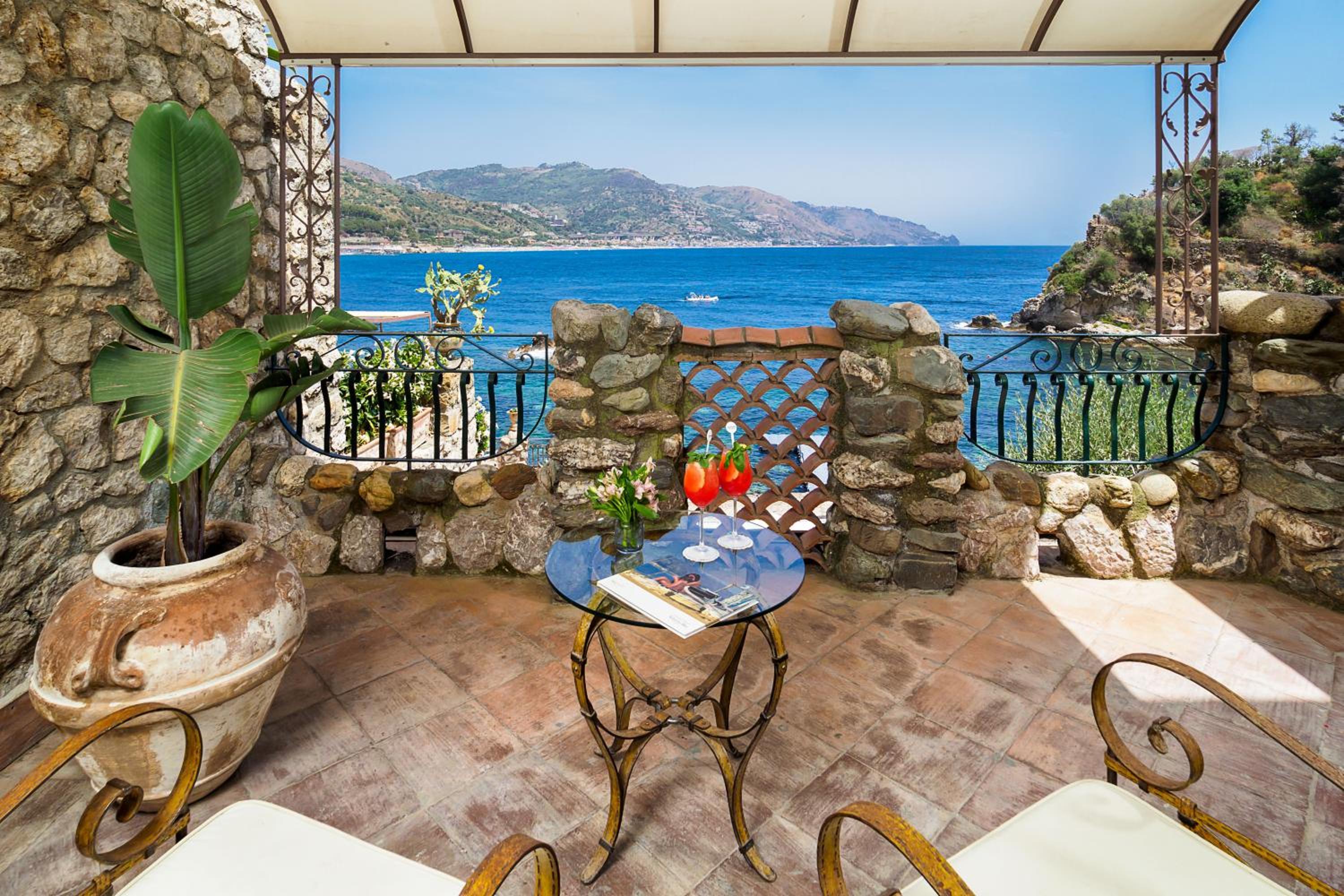 Deluxe Double or Twin Room with Sea View - Photo 2