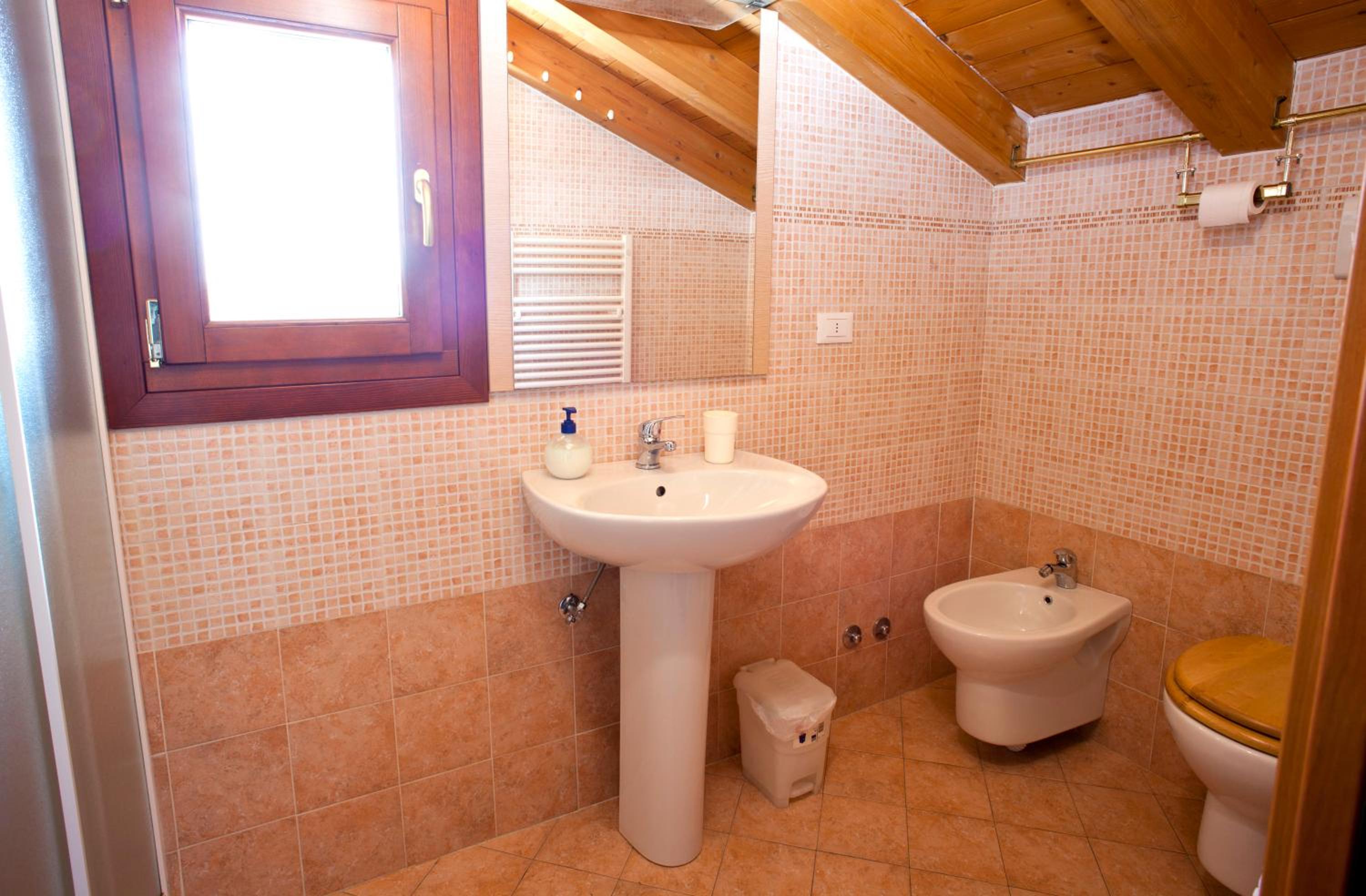 One-Bedroom Apartment - Penthouse  photo 2