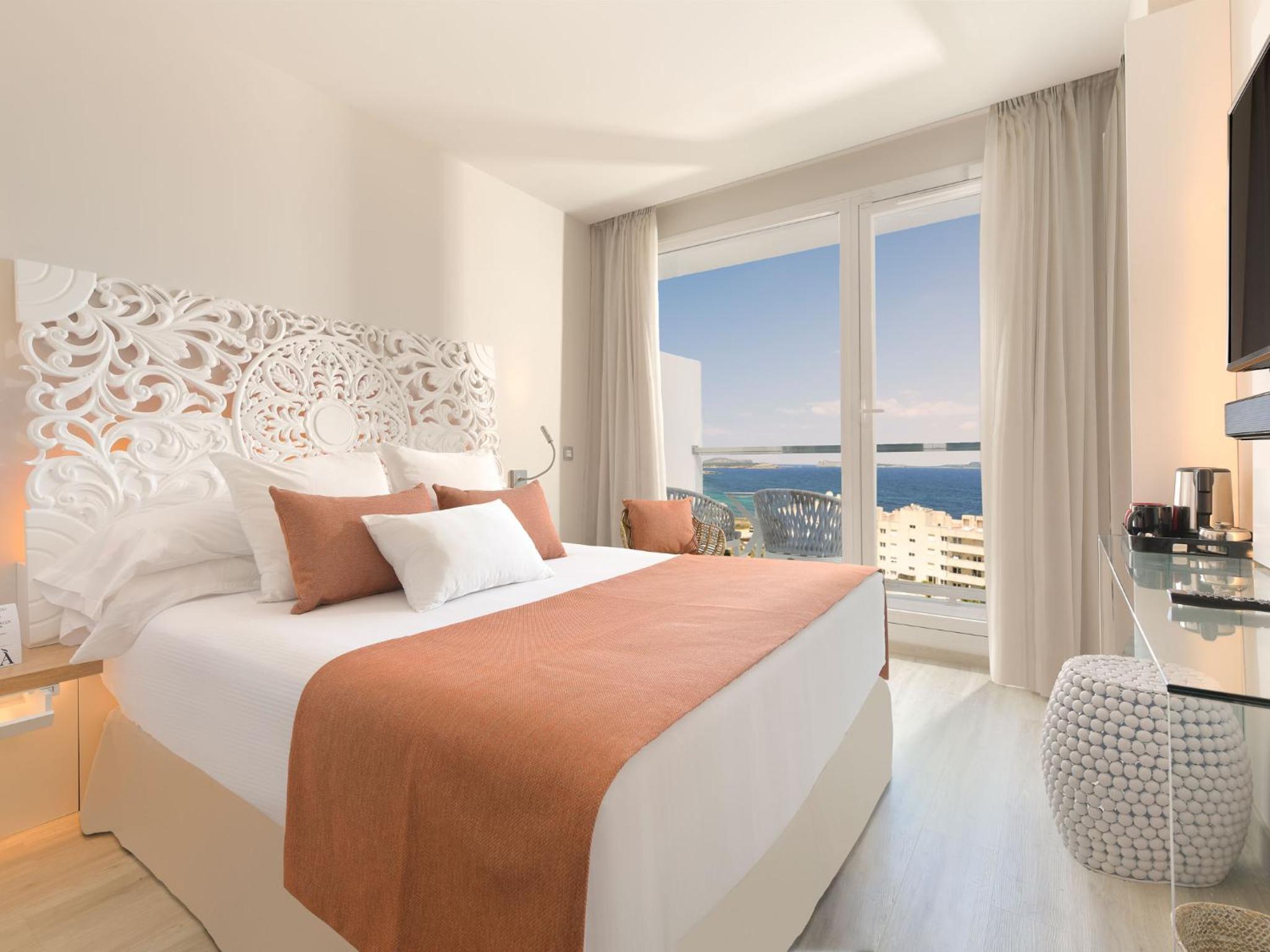 Double or Twin Room with lateral Sea View Make It Happen - Photo 1
