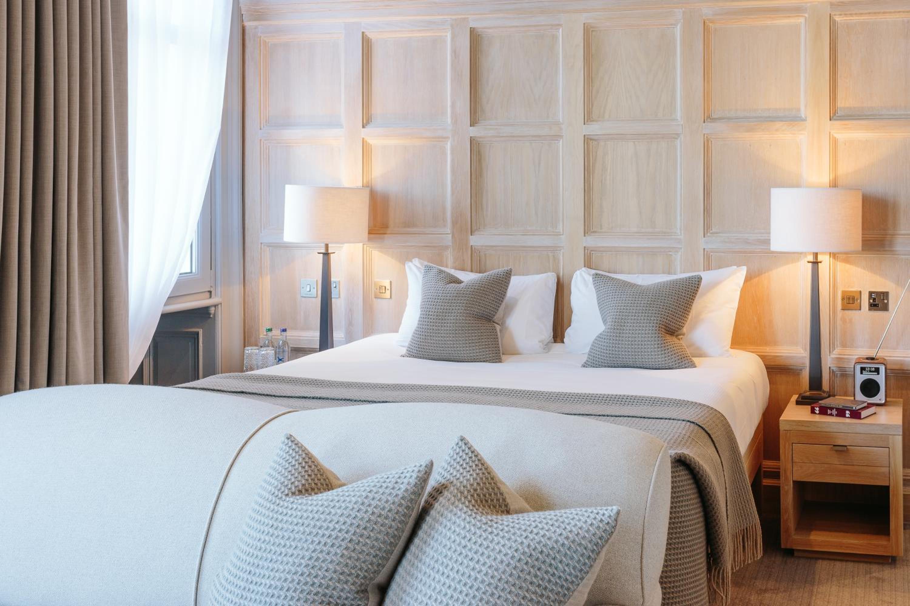 Feature Twin or Double Room City View thumbnail 5
