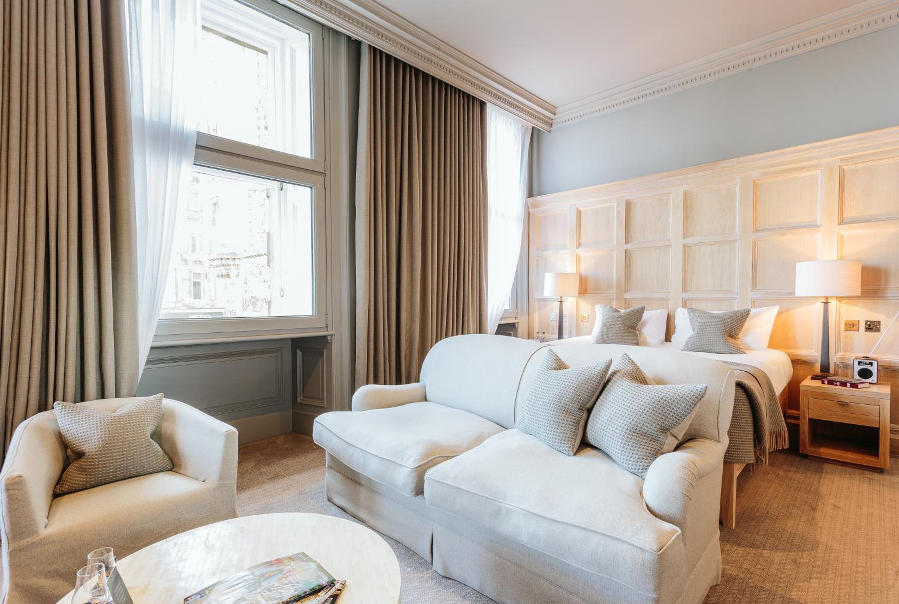 Feature Twin or Double Room City View - Photo 11