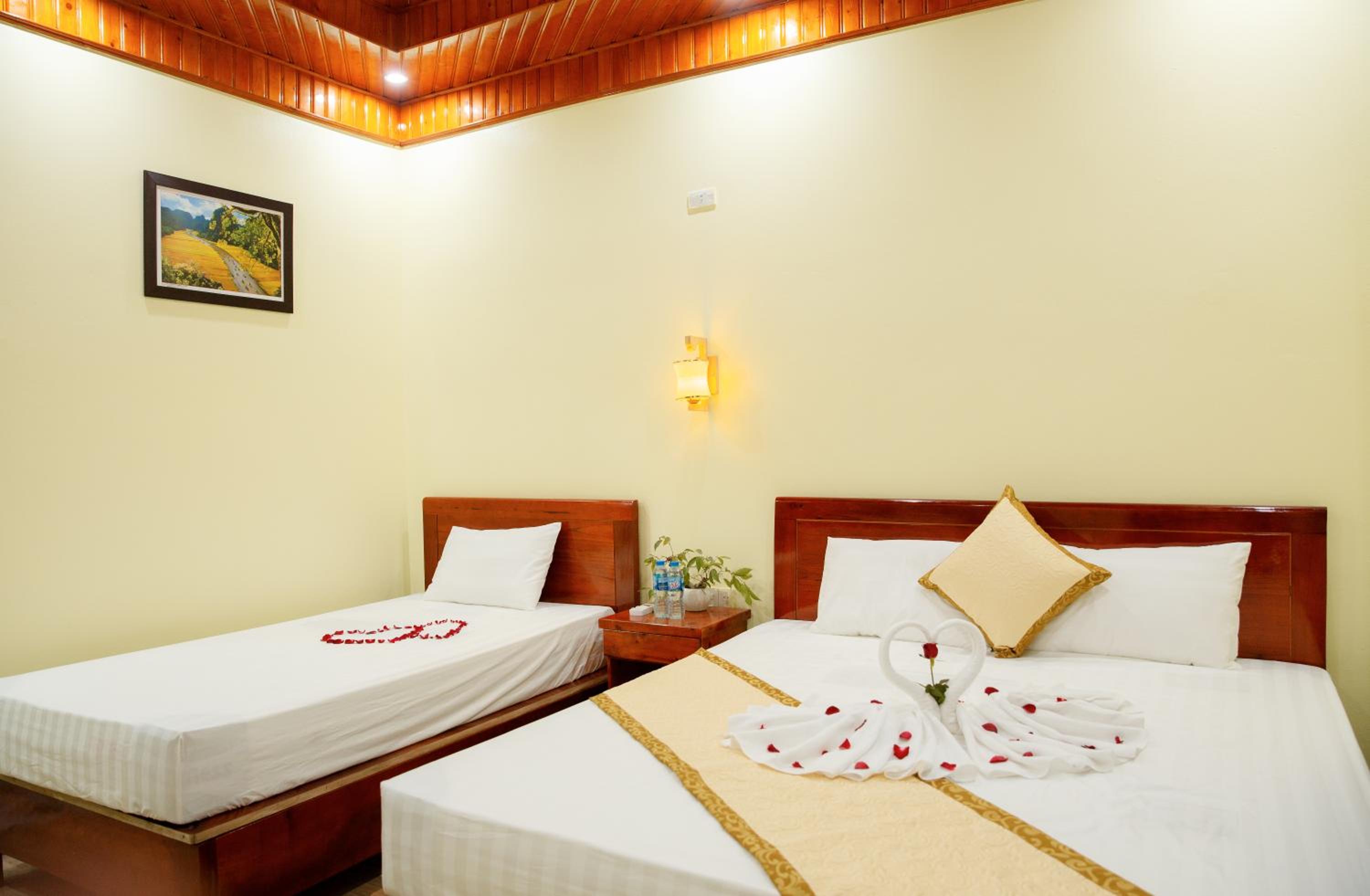 Twin Room with Lake View photo 1
