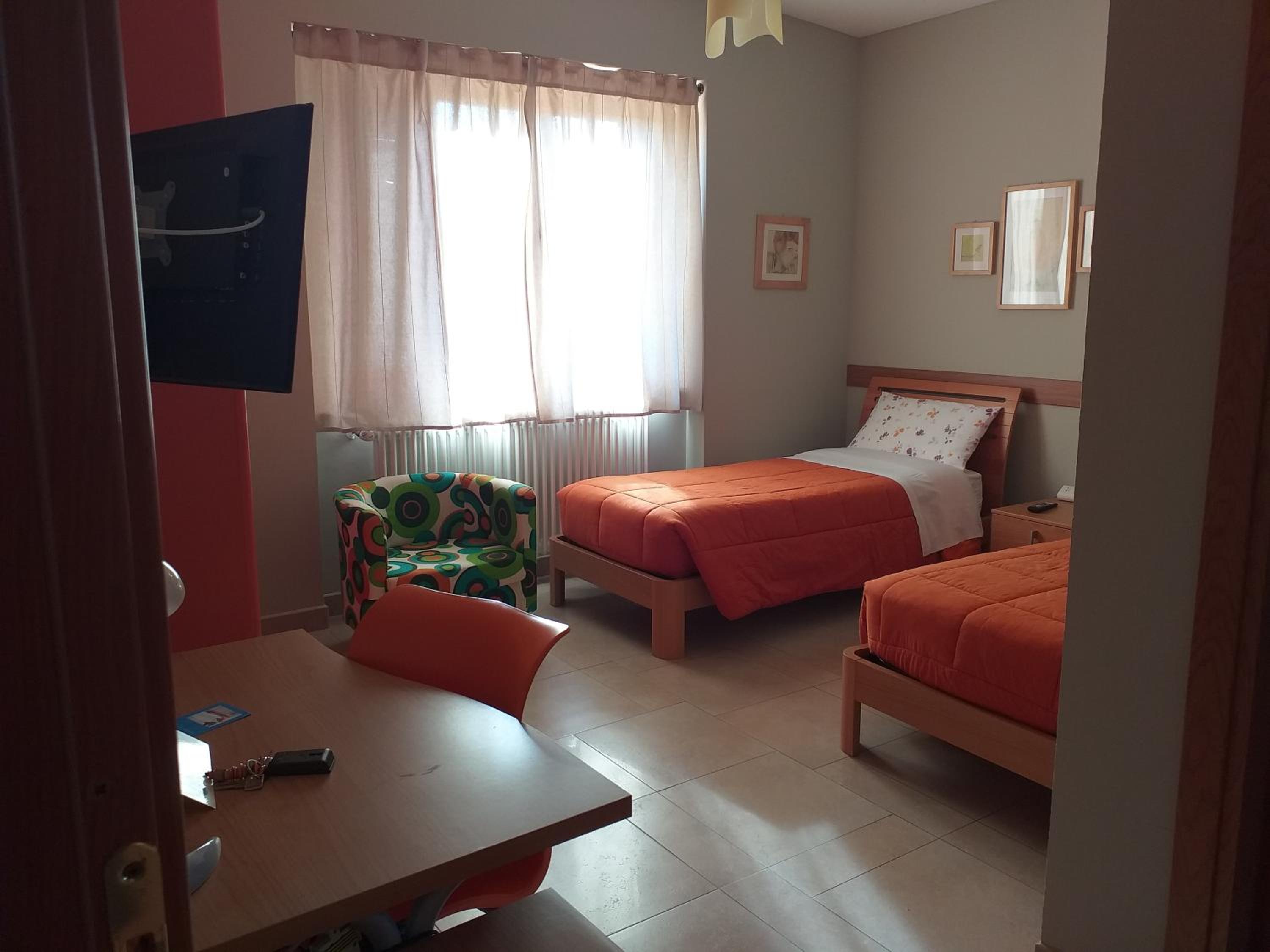 Twin Room with Private Bathroom photo 3