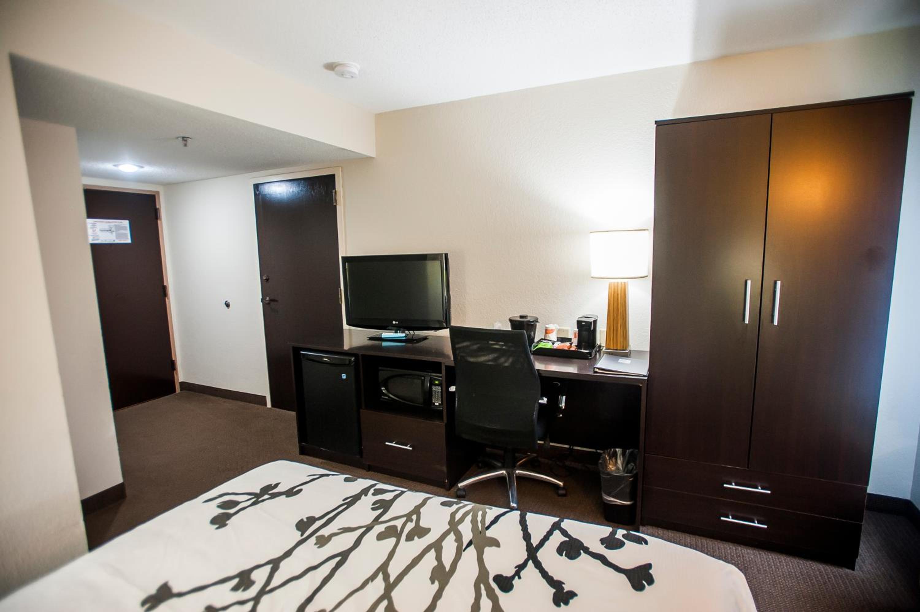 Queen Room - Disability Access/Non-Smoking - Photo 7