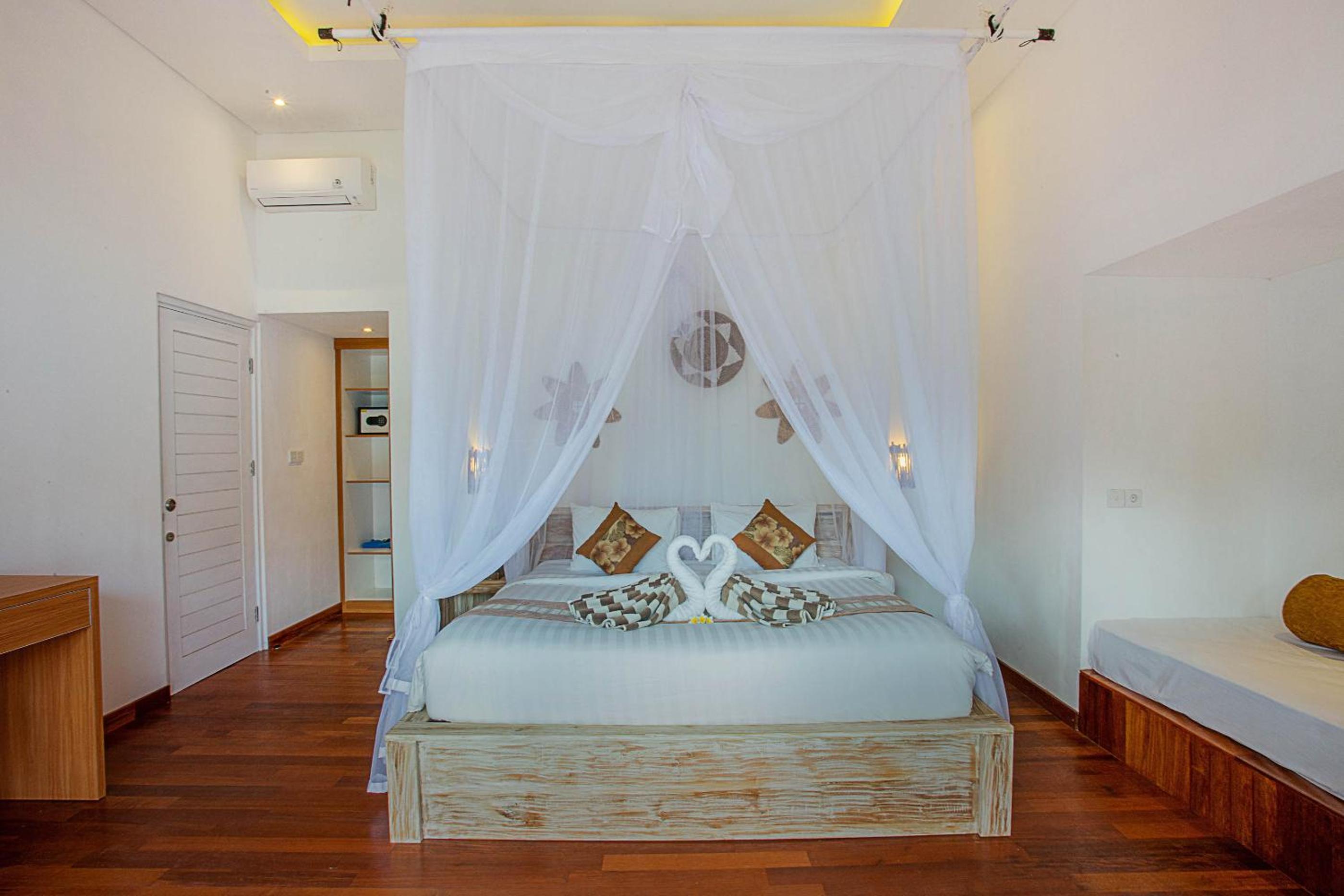 Deluxe Double Room with Pool View