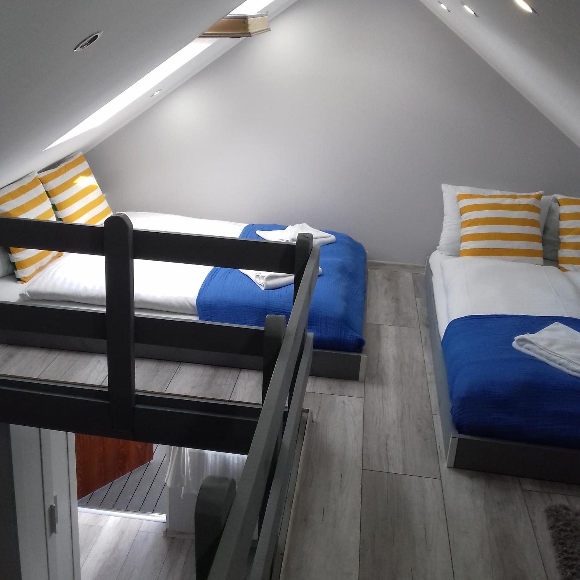 Apartment - Split Level - Photo 1