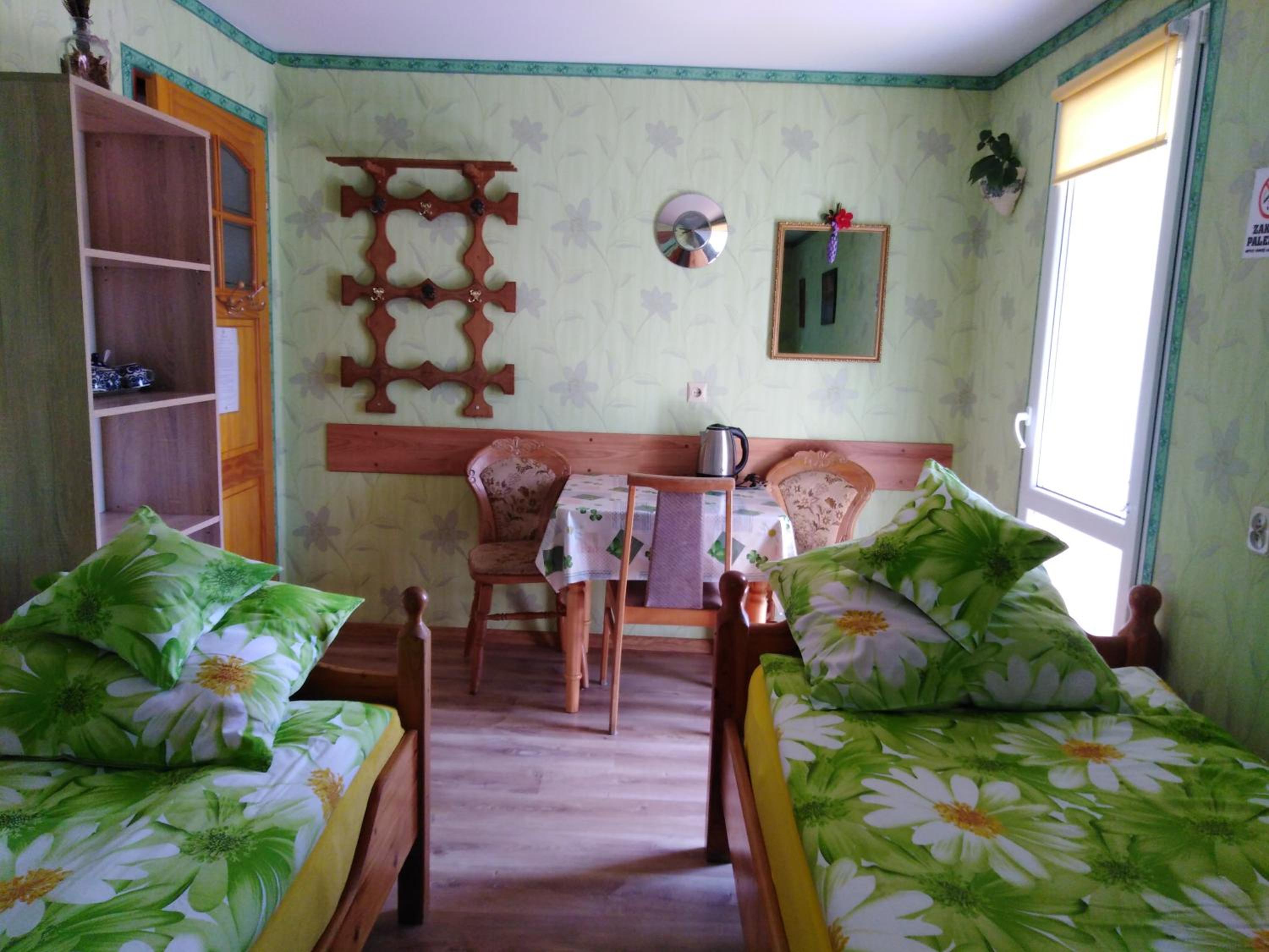 Basic Triple Room with Shared Bathroom photo 2