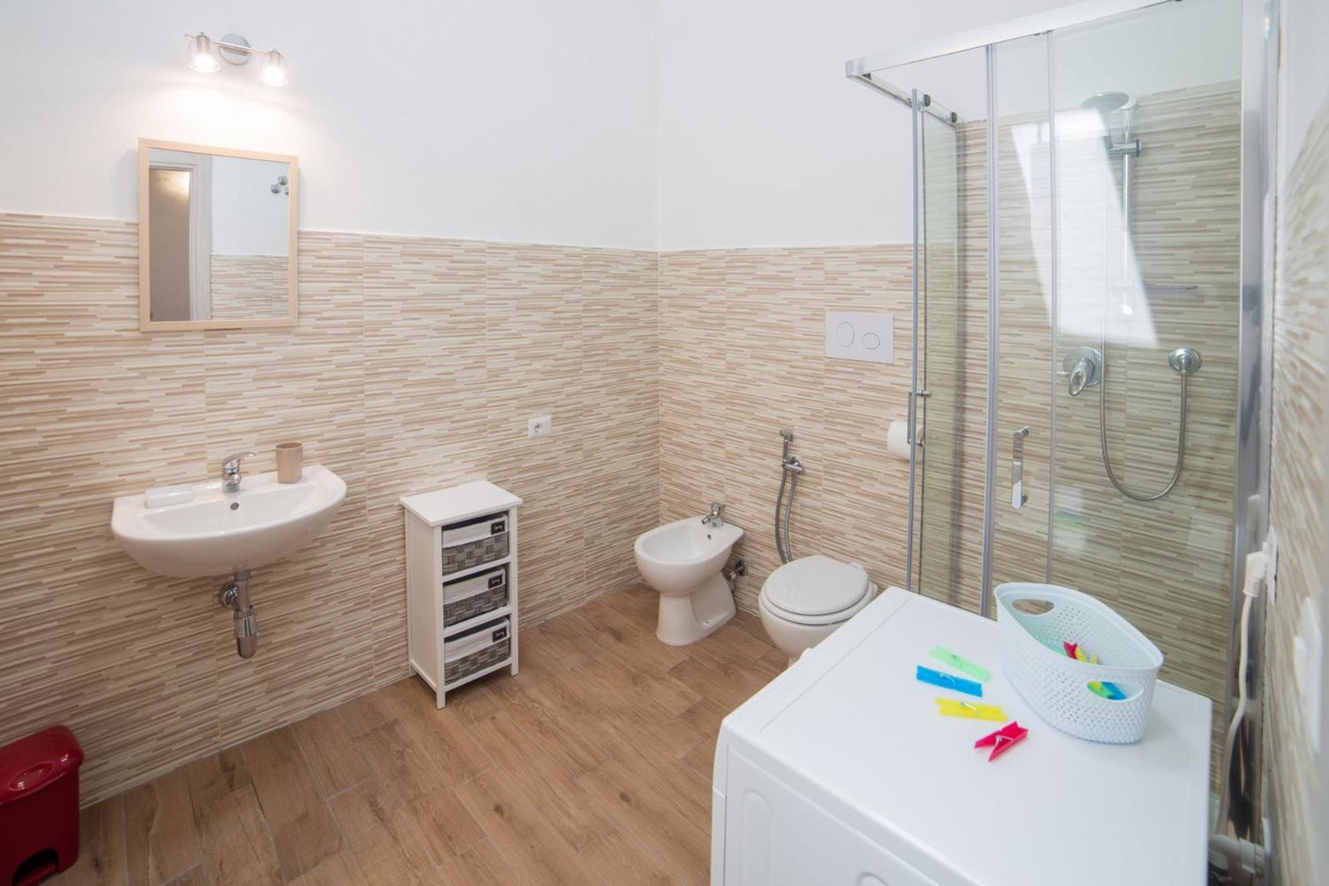 One-Bedroom Apartment (5 Adults) photo 2