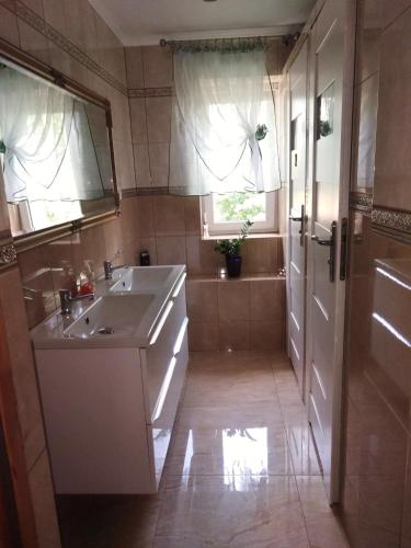 Basic Triple Room with Shared Bathroom photo 3