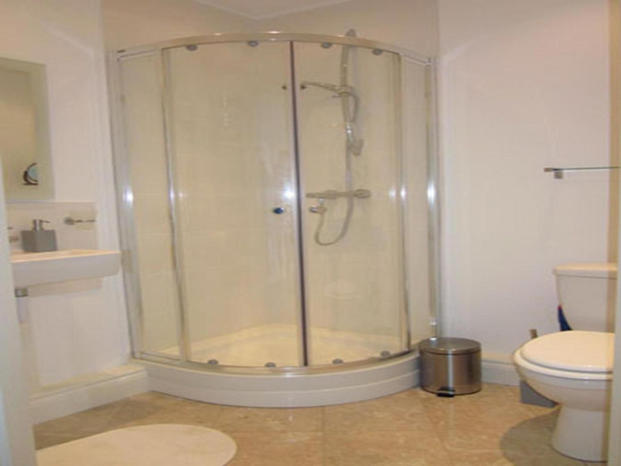 Twin Room - Disability Access photo 3