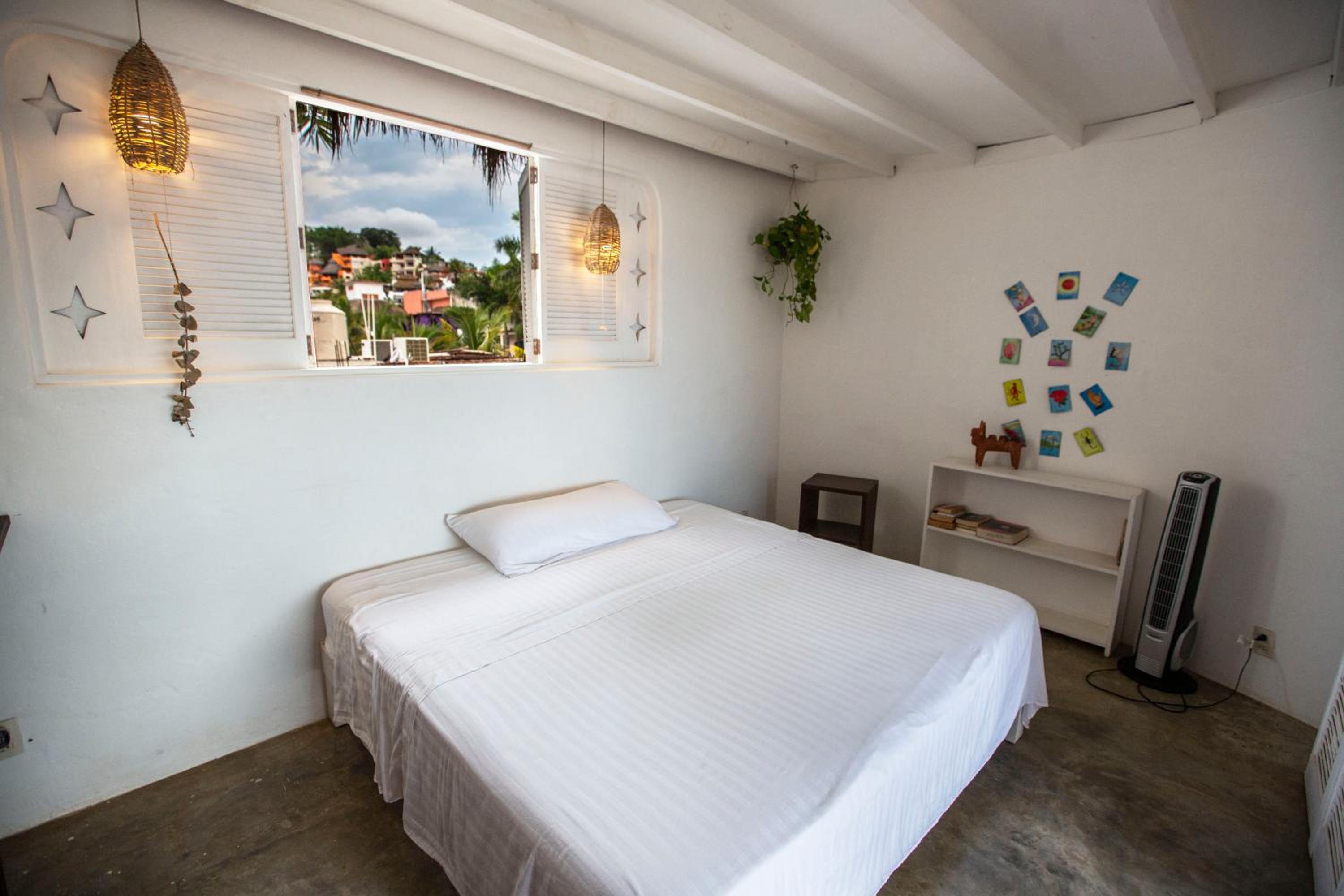 Standard Triple Room with Sea View - Photo 8