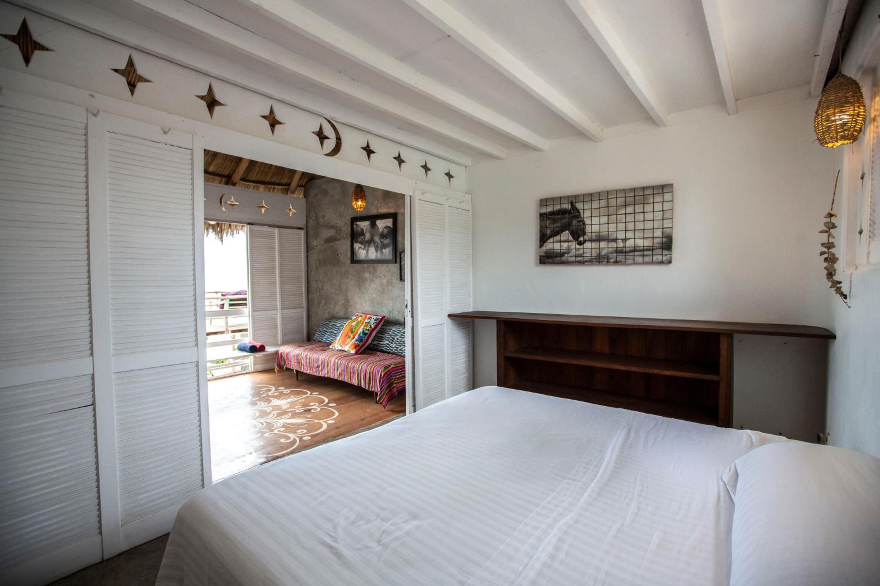 Standard Triple Room with Sea View - Photo 7