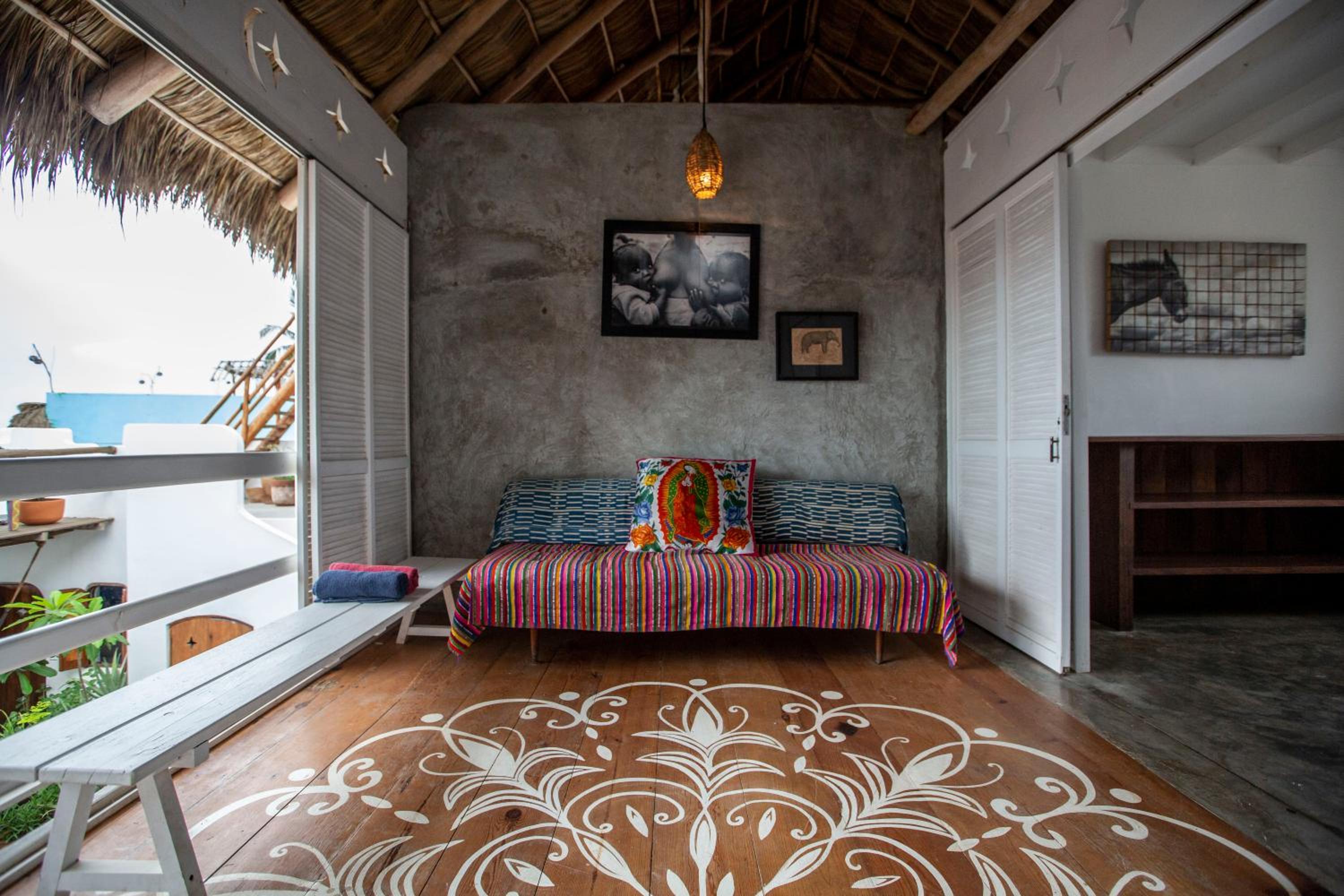 Standard Triple Room with Sea View - Photo 6