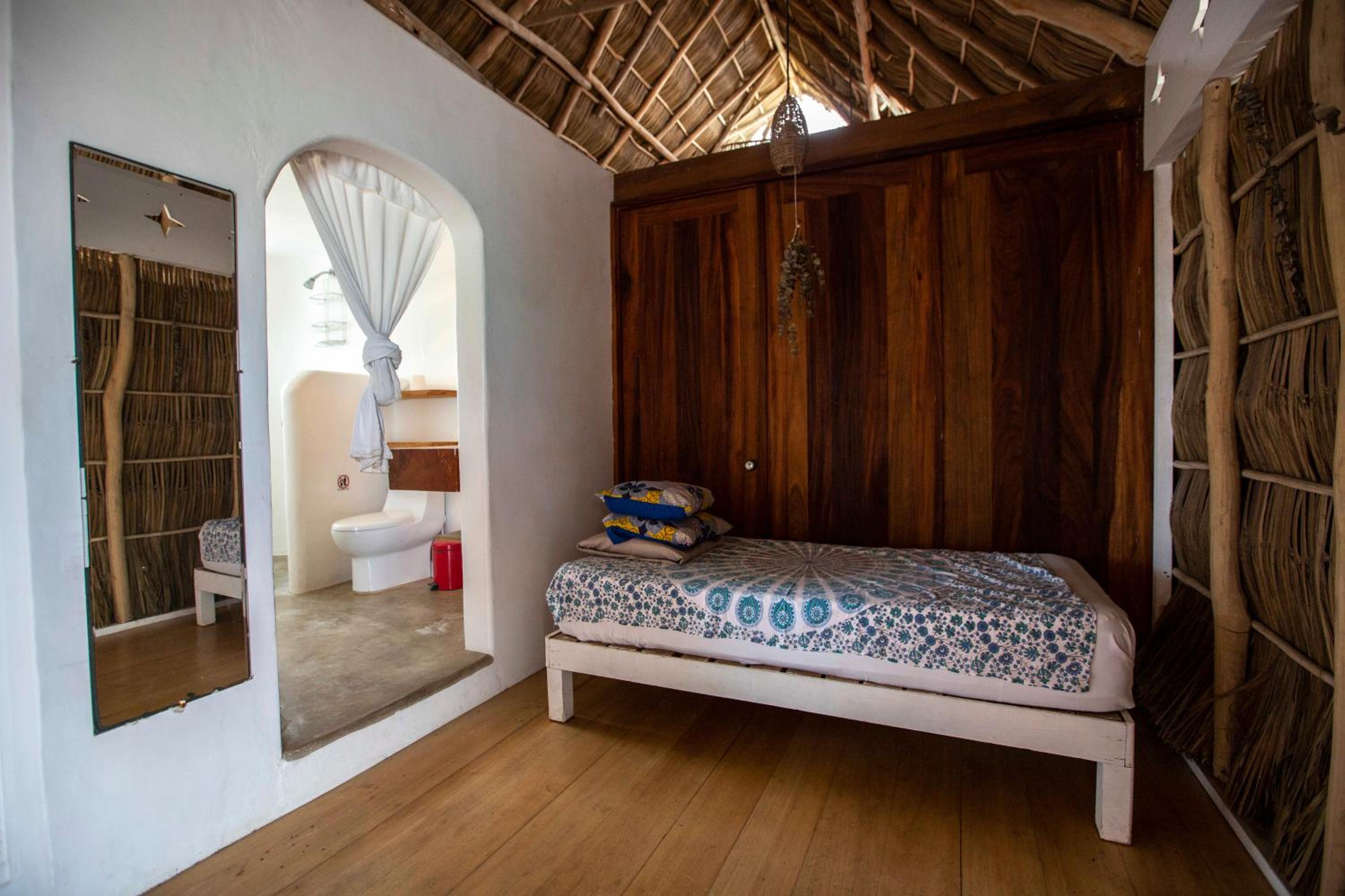 Standard Triple Room with Sea View - Photo 5