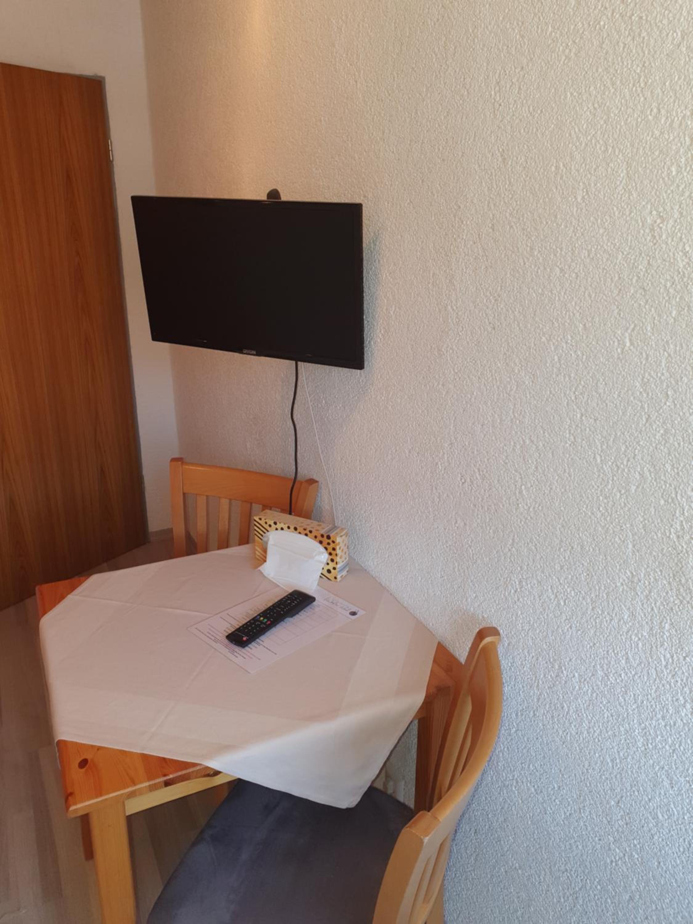 Single Room with Private Bathroom photo 2