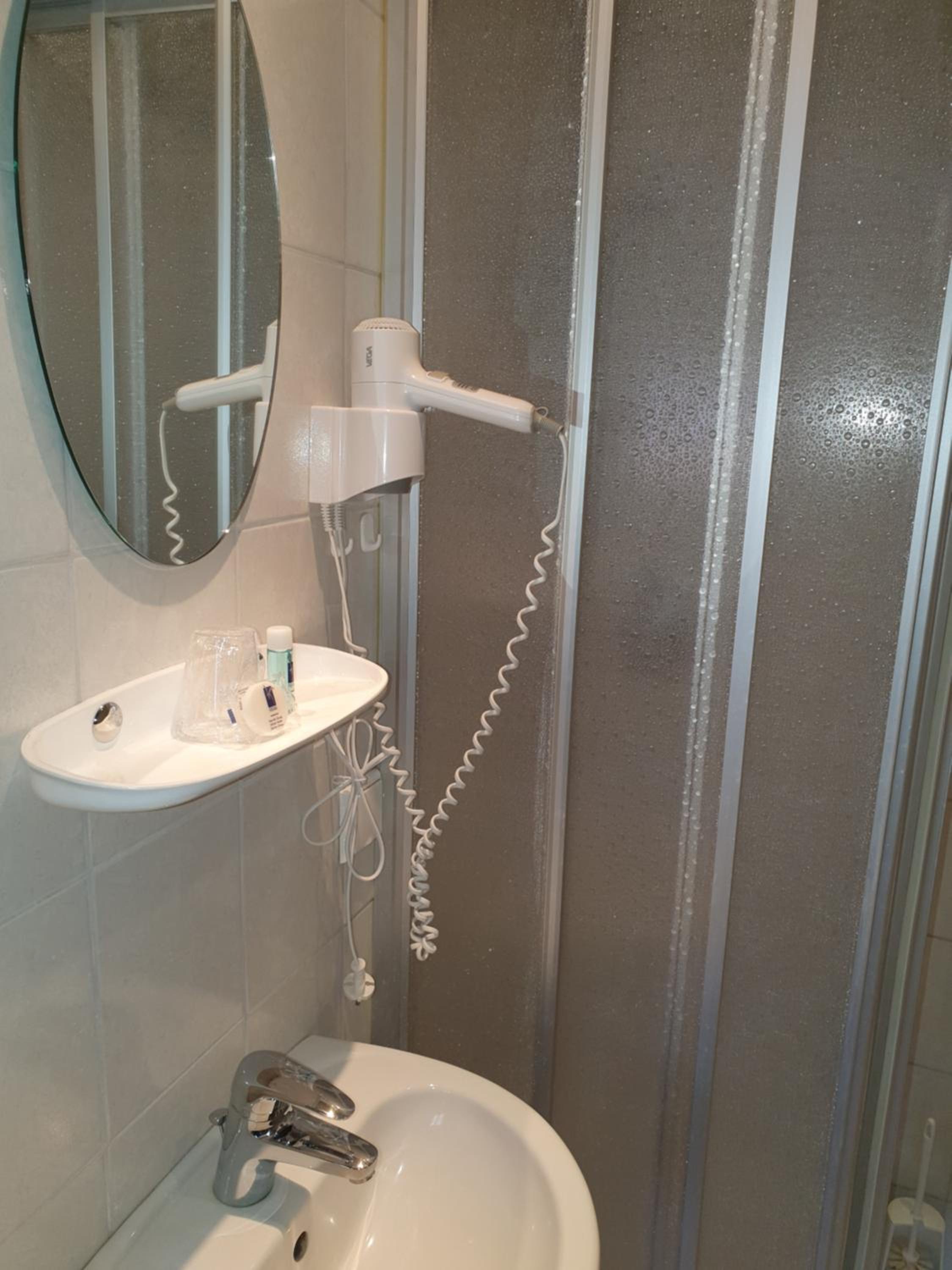 Triple Room with Bathroom photo 2