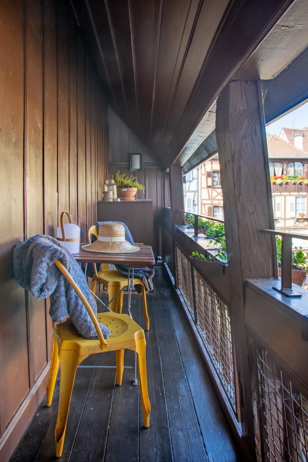 Apartment with Balcony photo 2