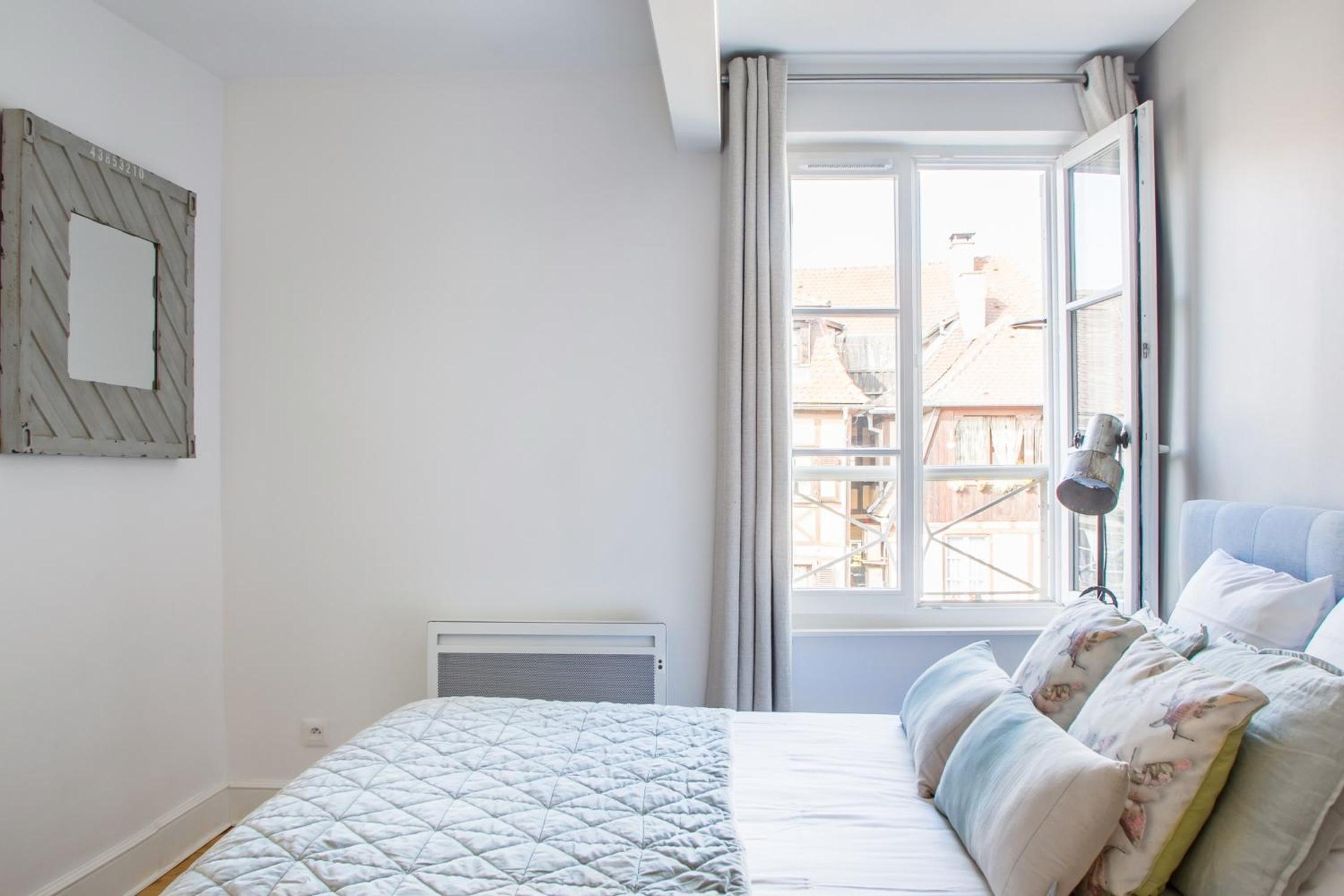 Apartment with Balcony photo 3