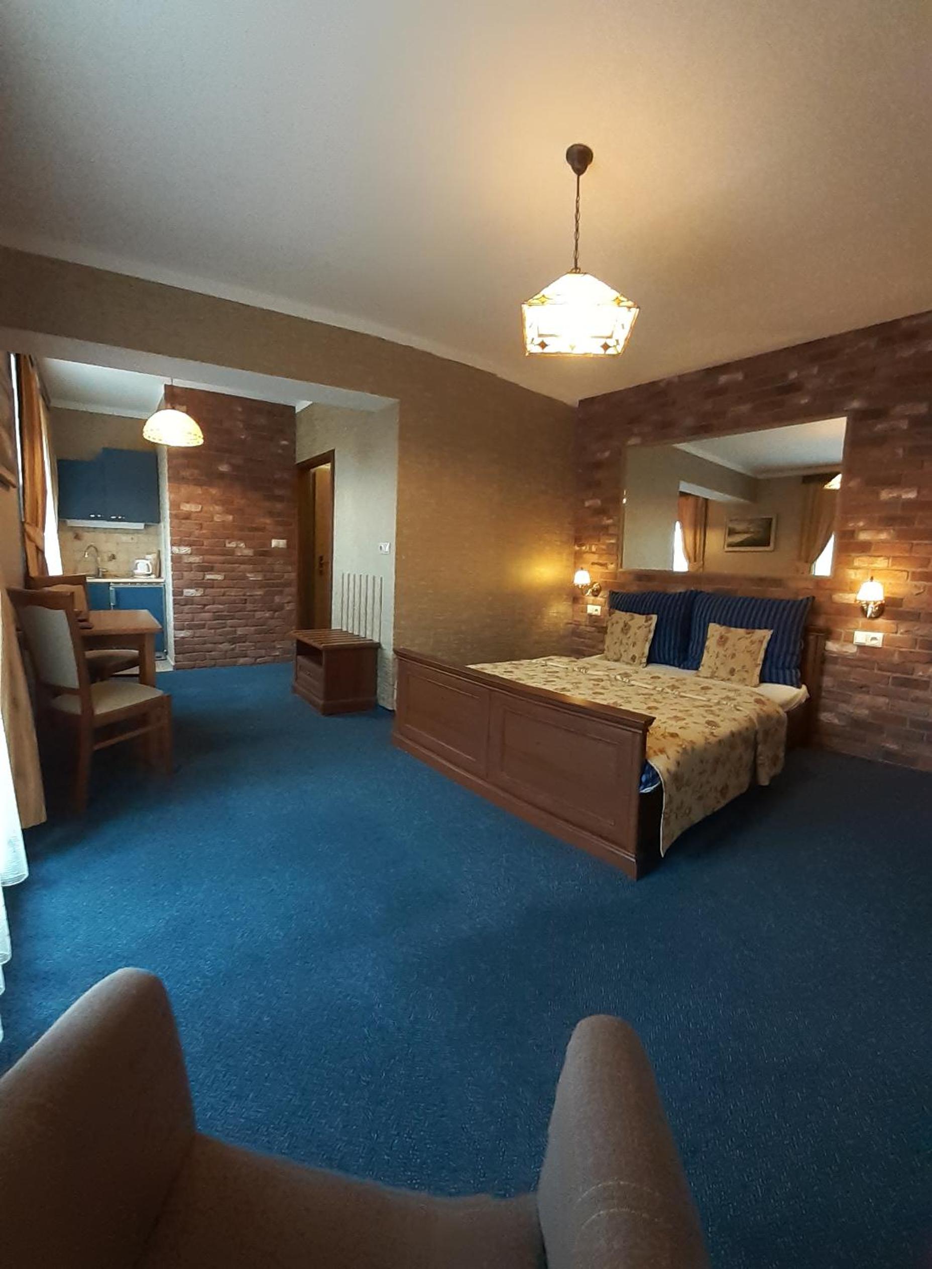Double Room with Private Bathroom photo 1