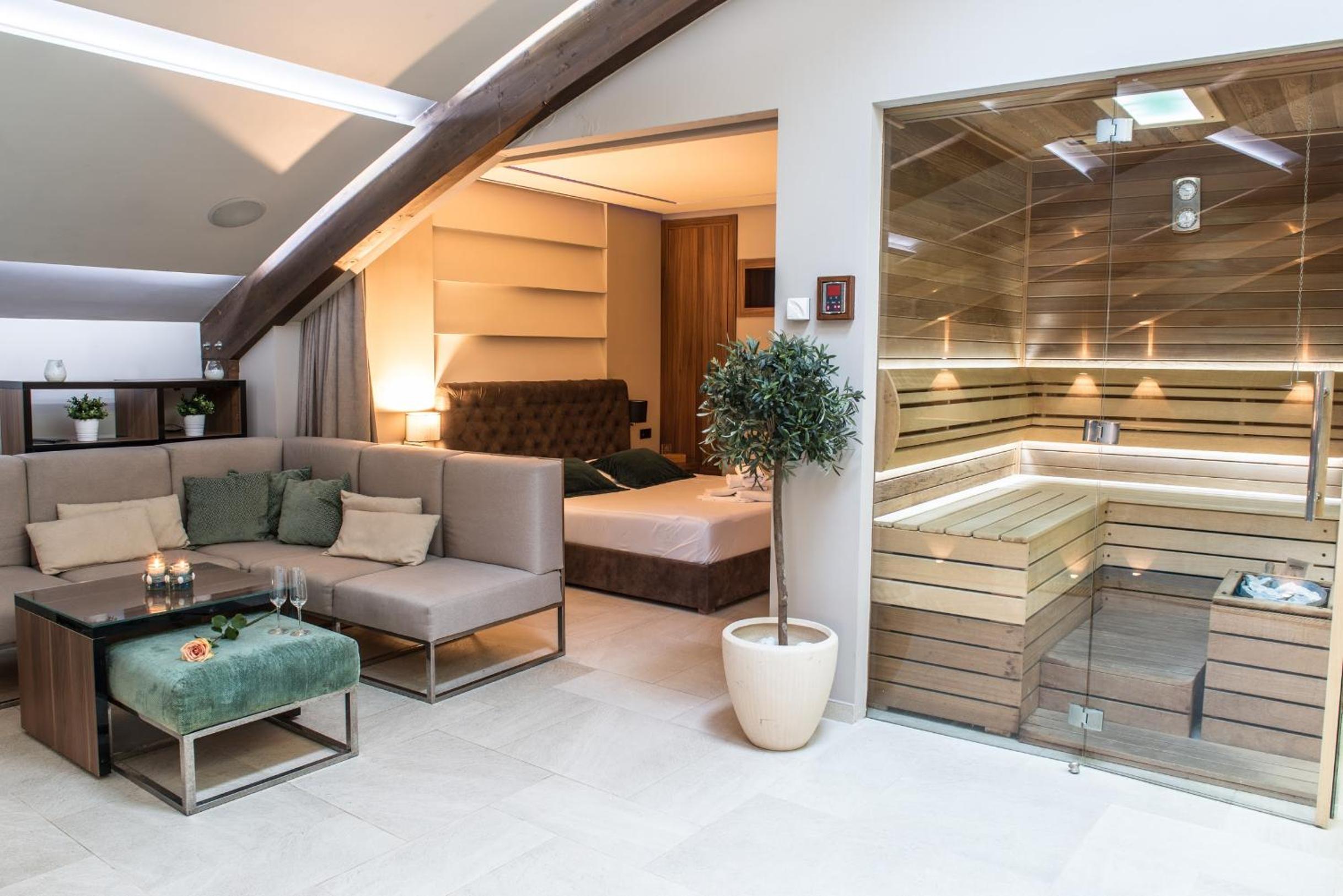 One-Bedroom Suite with Private Pool and Sauna - Photo 15