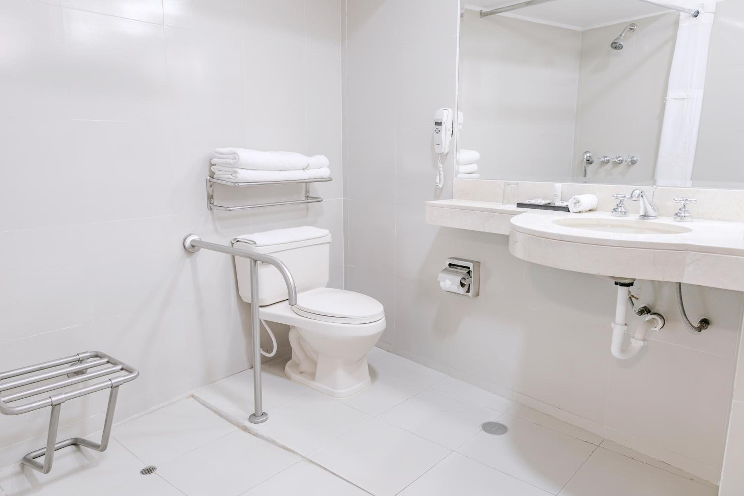 Queen Room - Accessible/Non-Smoking - Photo 4