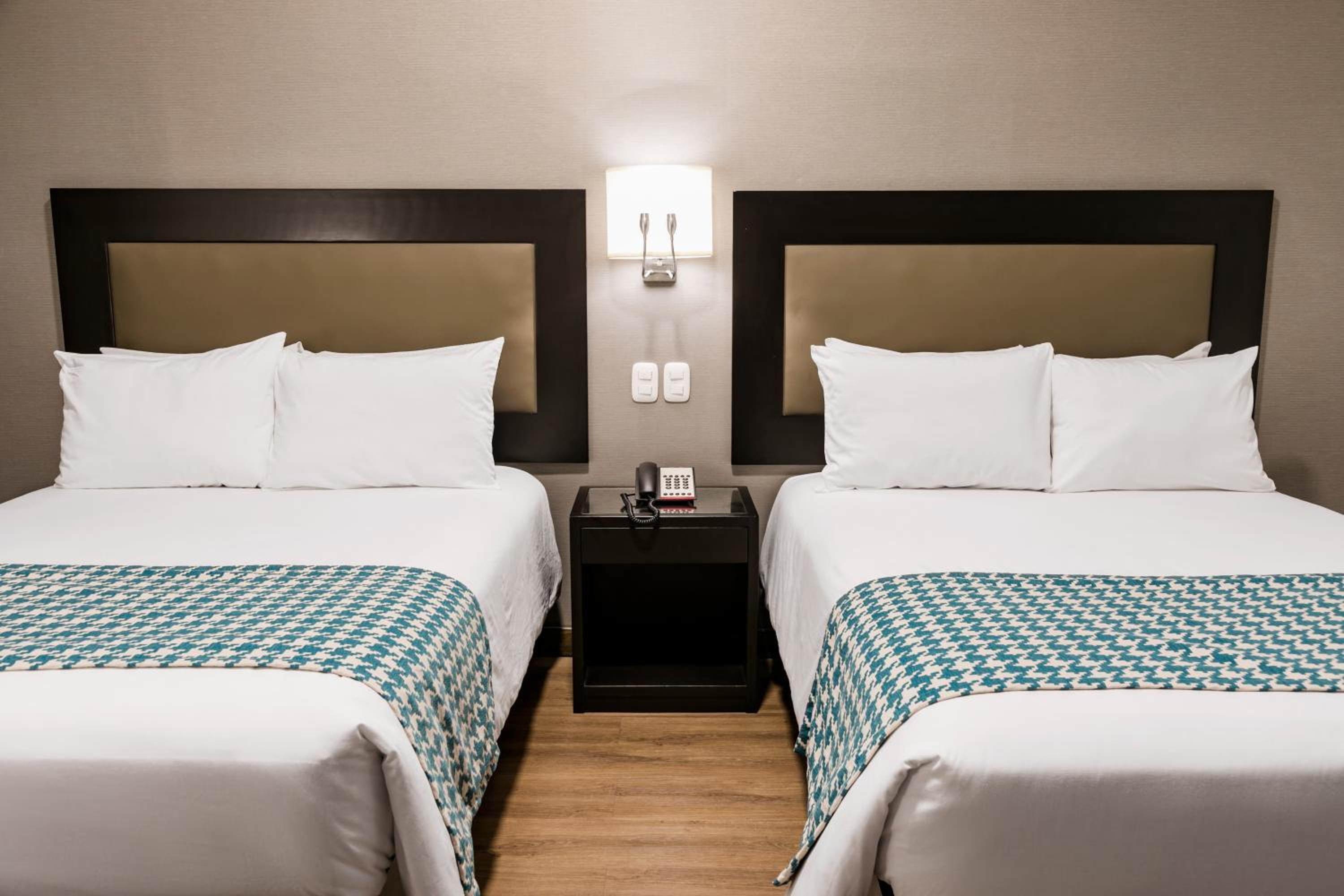 Superior Double Room With Two Double Beds - Photo 2