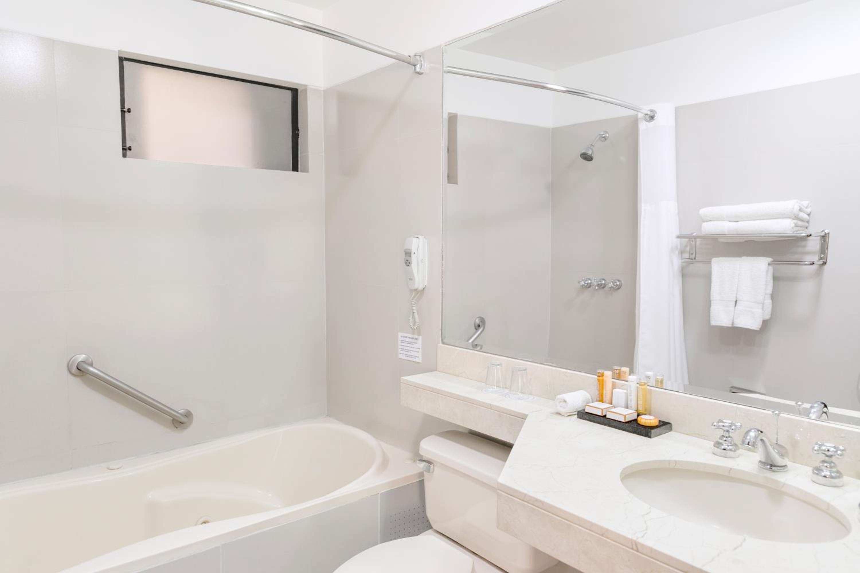Junior King Suite - Non-Smoking - Photo 5