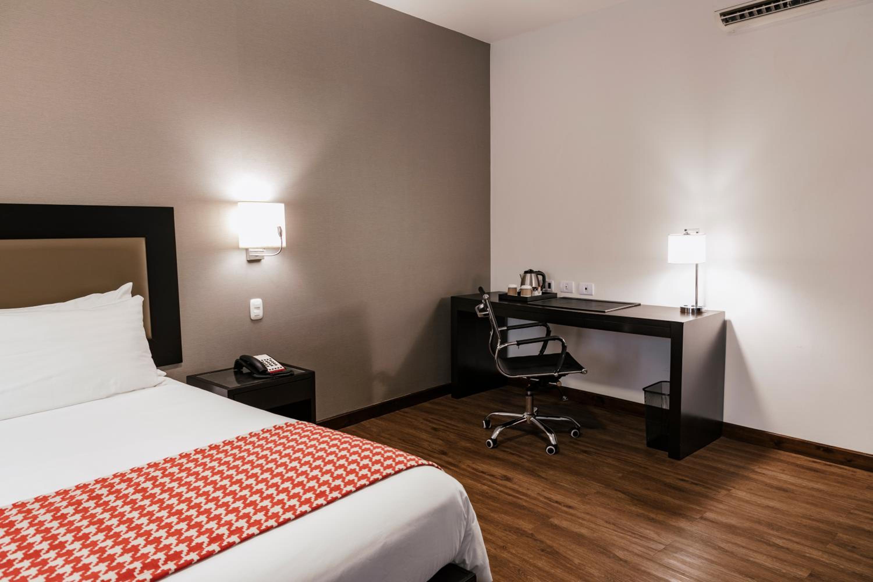 Suite - Photo 3