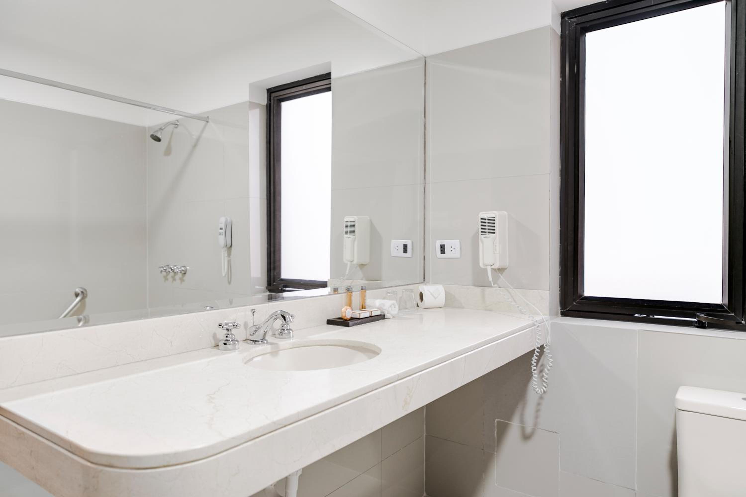 Suite - Photo 8