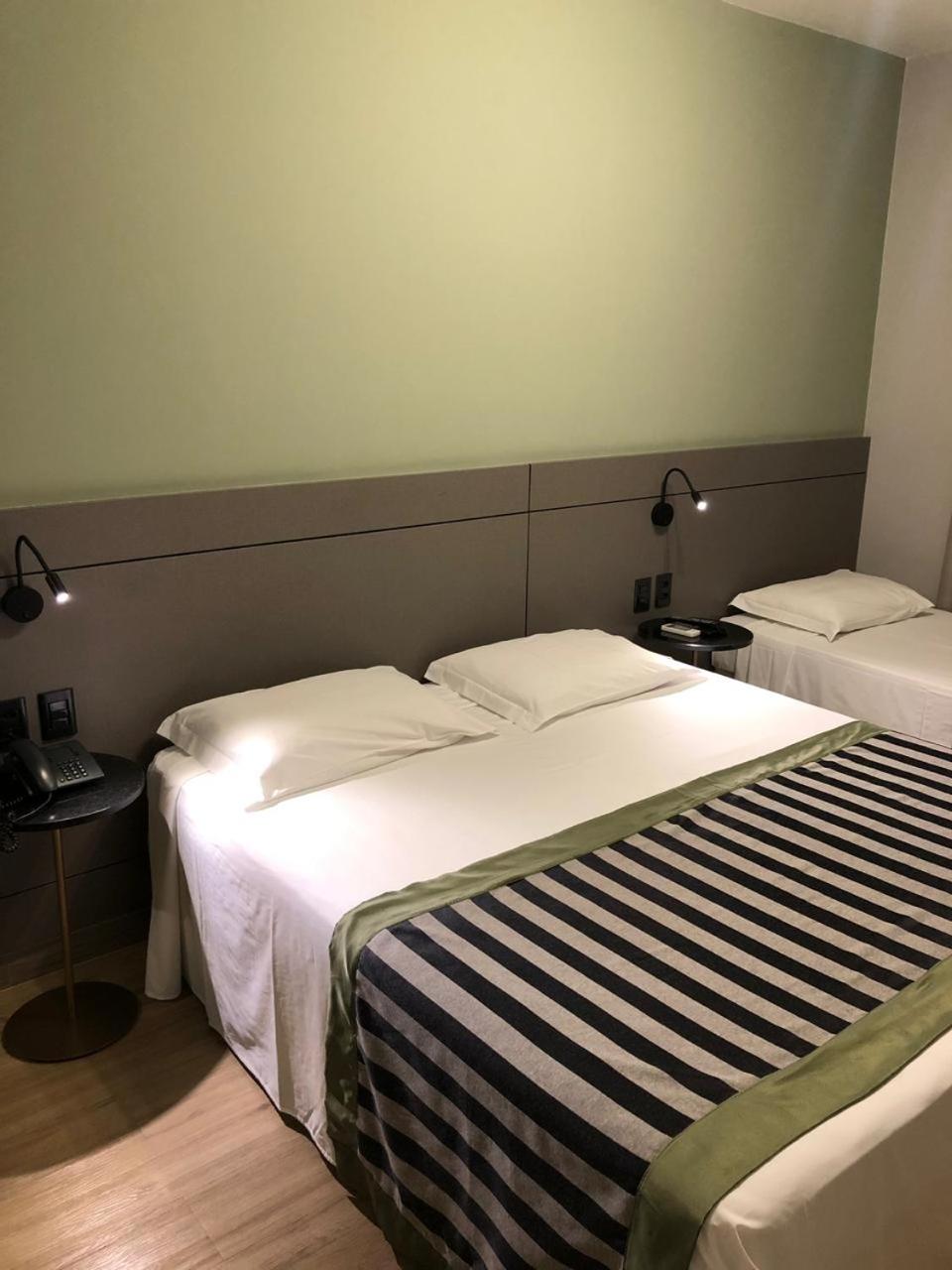 Deluxe Triple Room (1 Double Bed + 1 Single Bed) photo 2