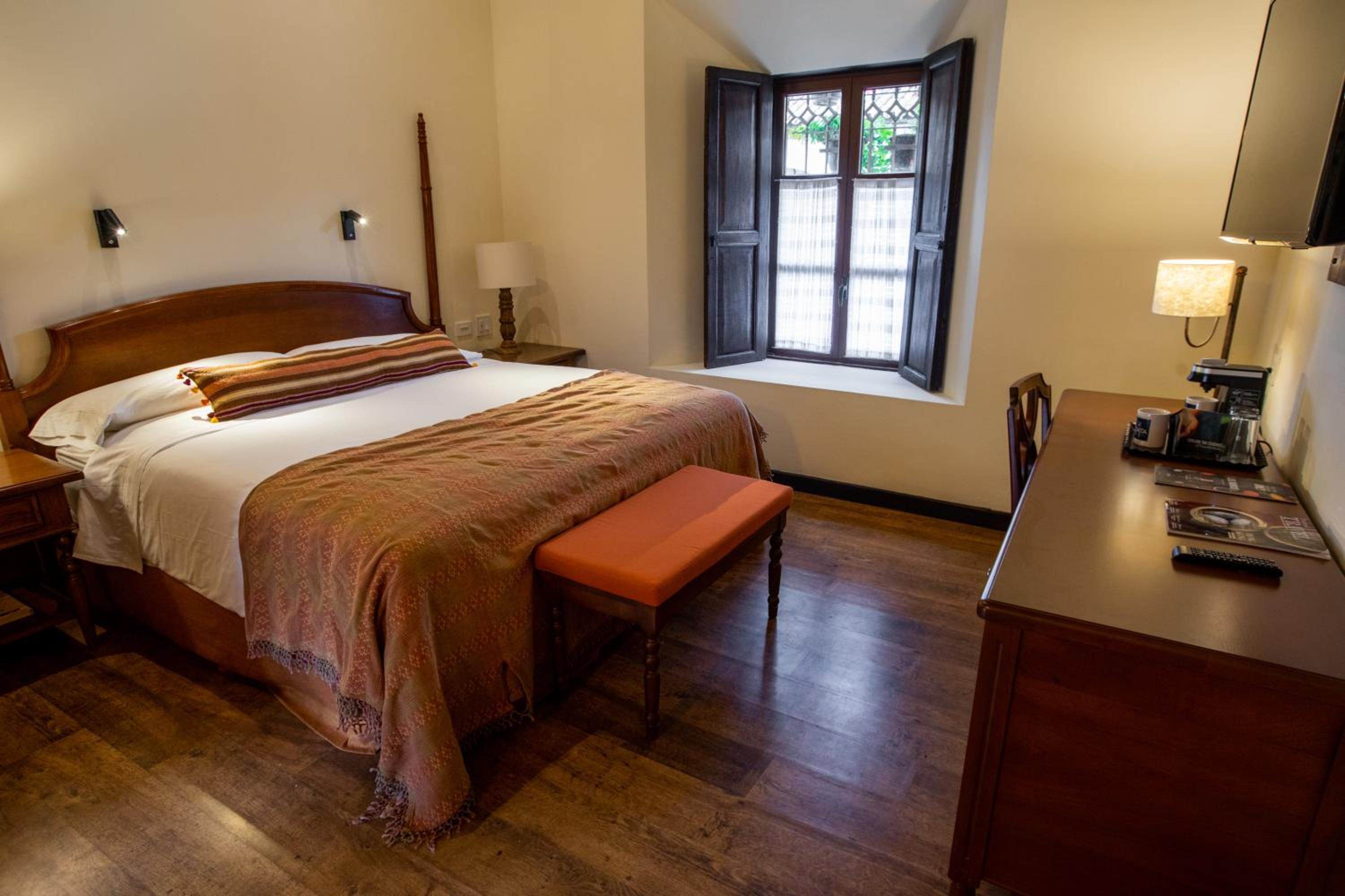 Deluxe King Room - Photo 1
