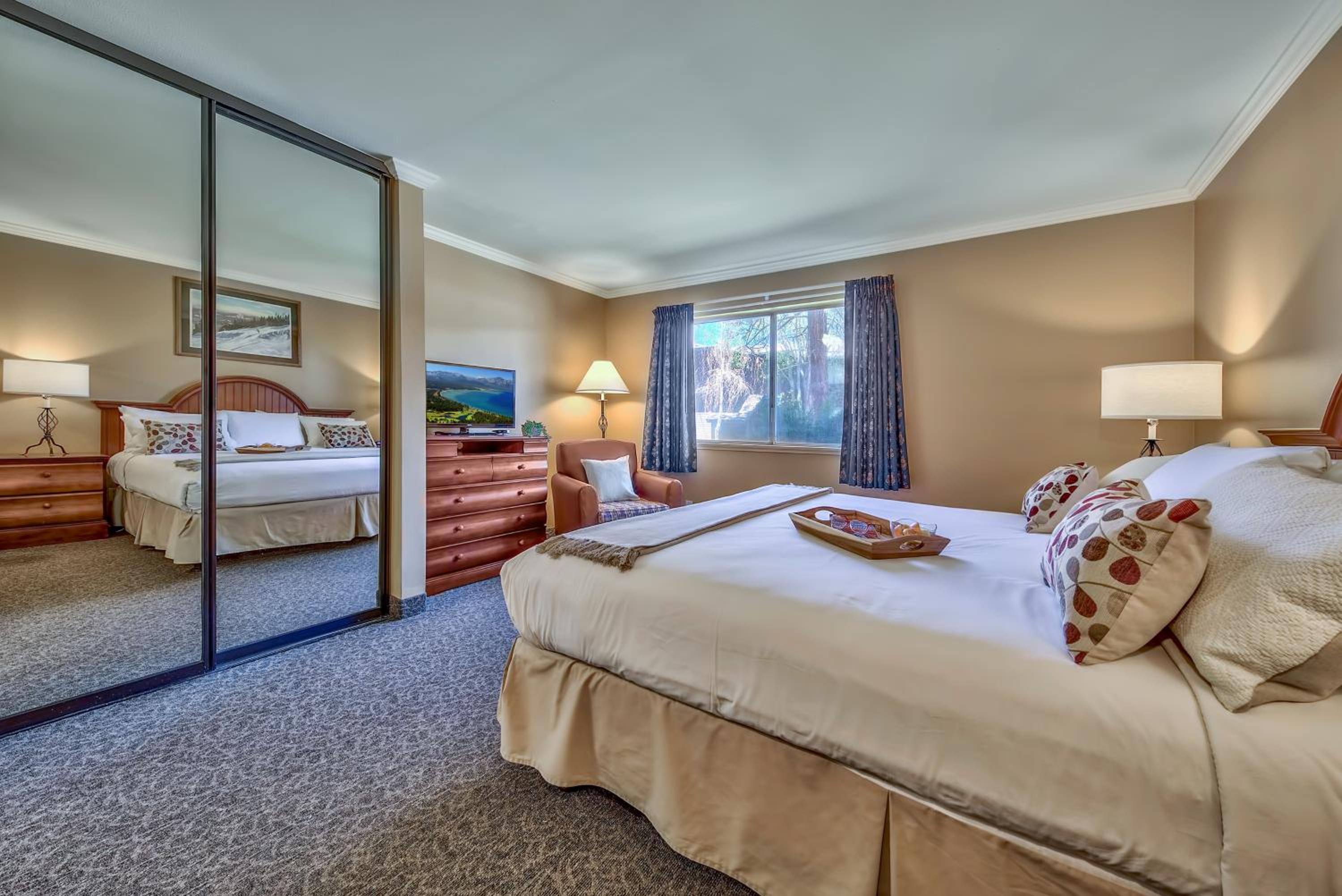 2 Bedroom Suite Pool Side