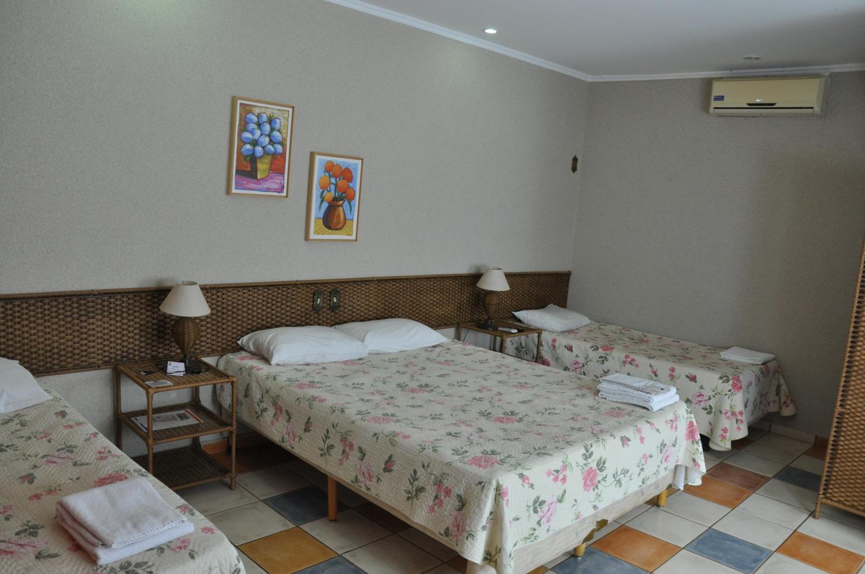 Quadruple Room with Pool View - Photo 1