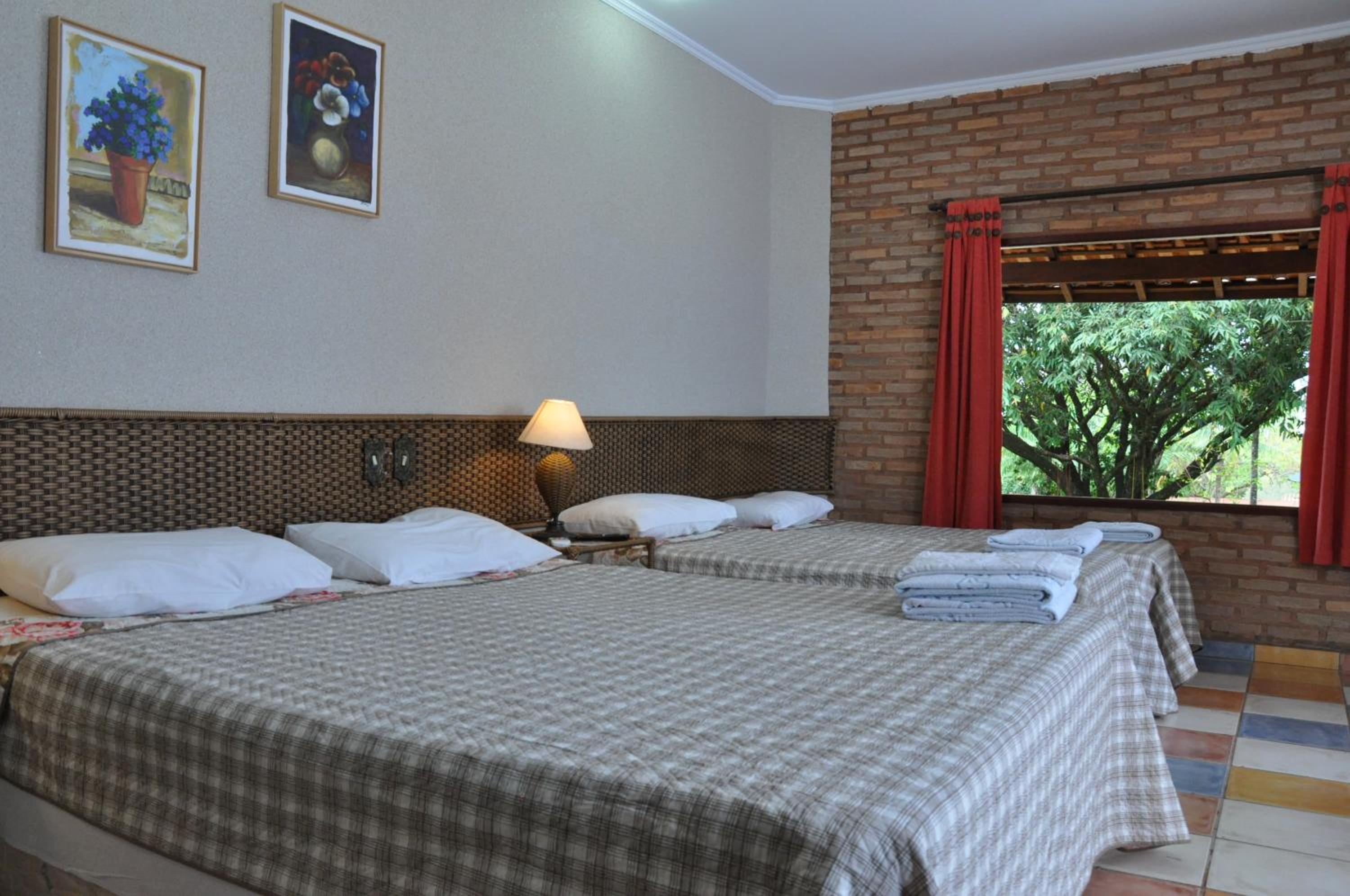 Quadruple Room with Pool View - Photo 12