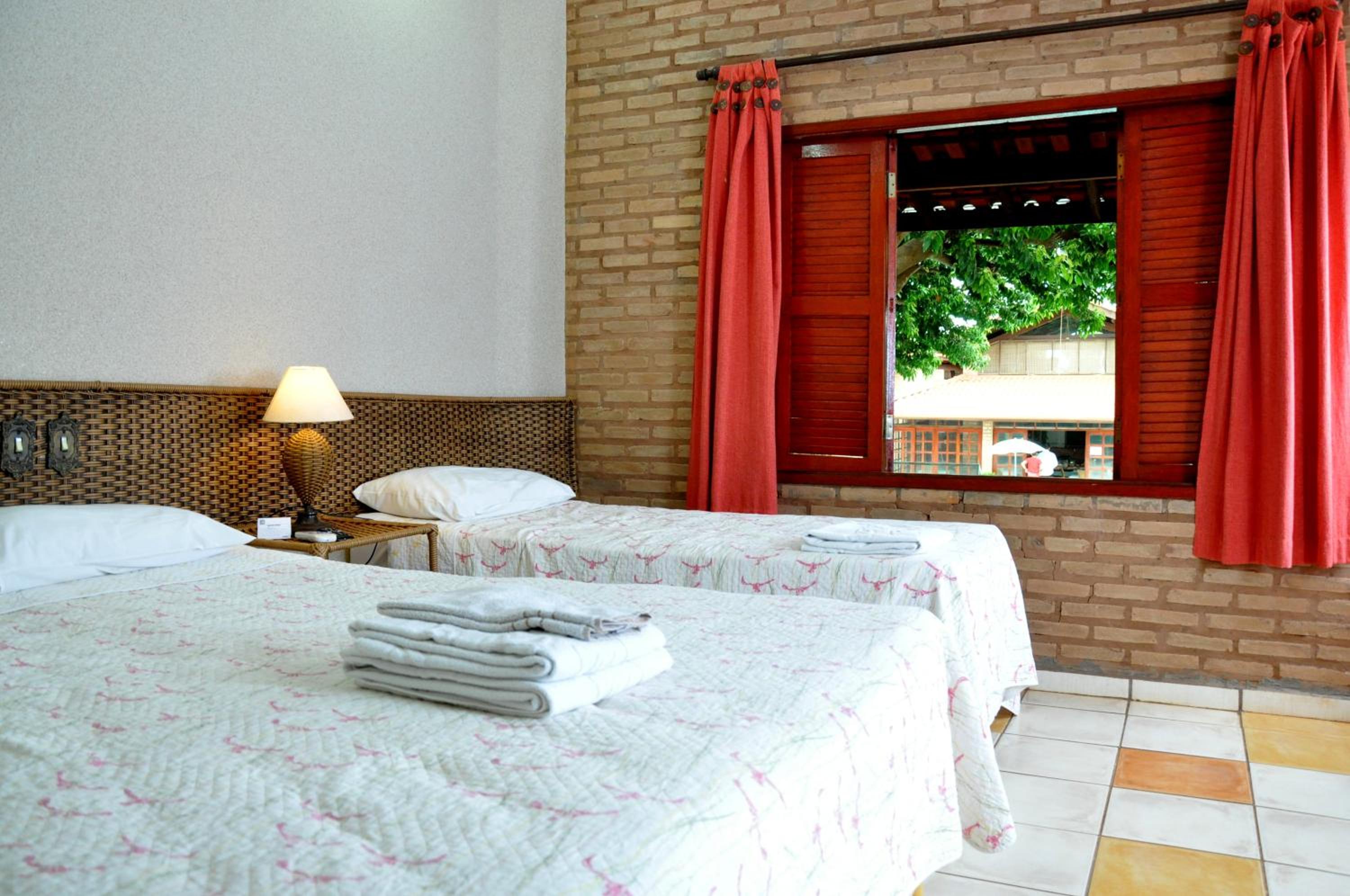 Quadruple Room with Pool View - Photo 11
