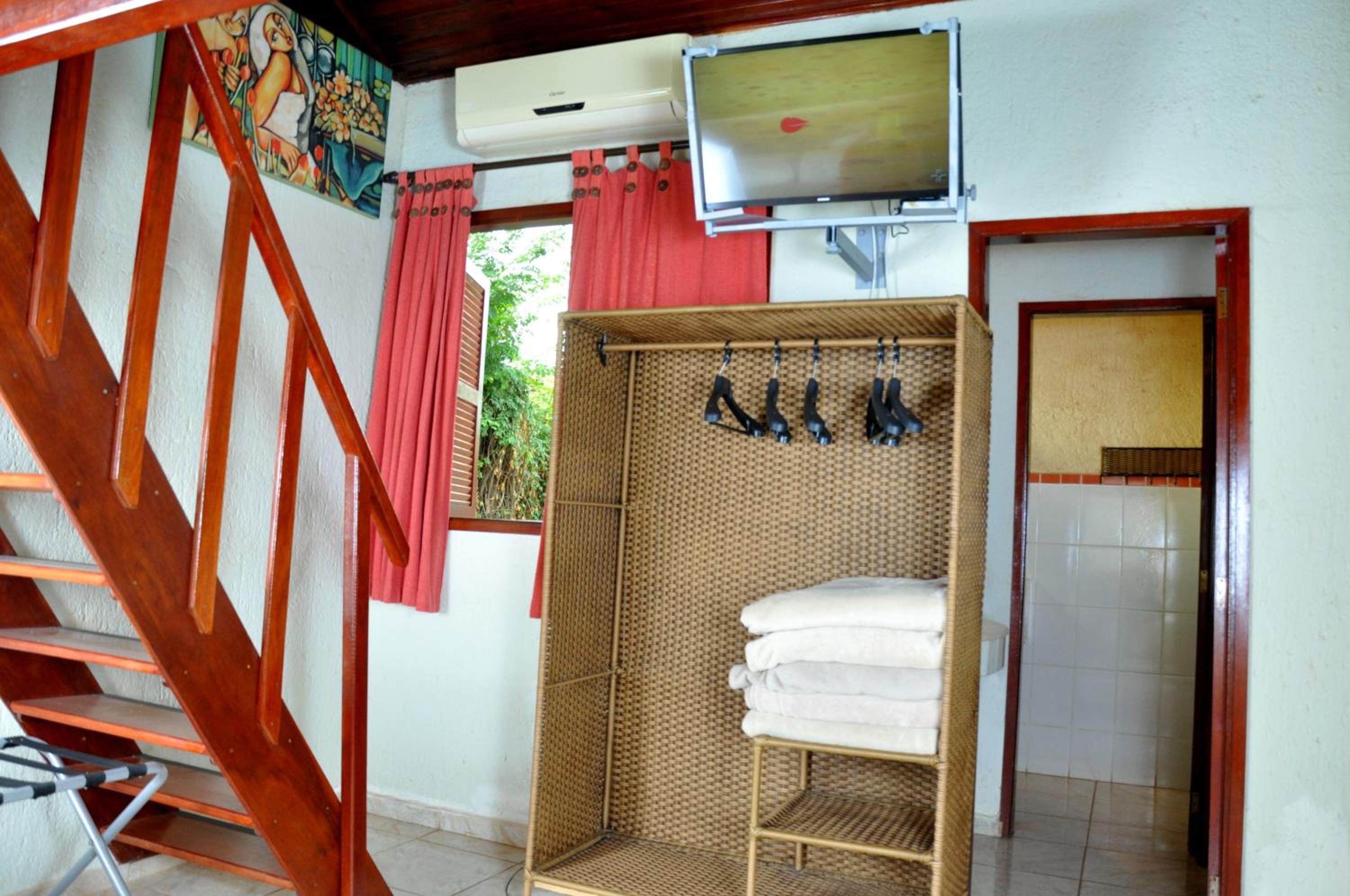 Family Double Room with Pool View - Photo 10