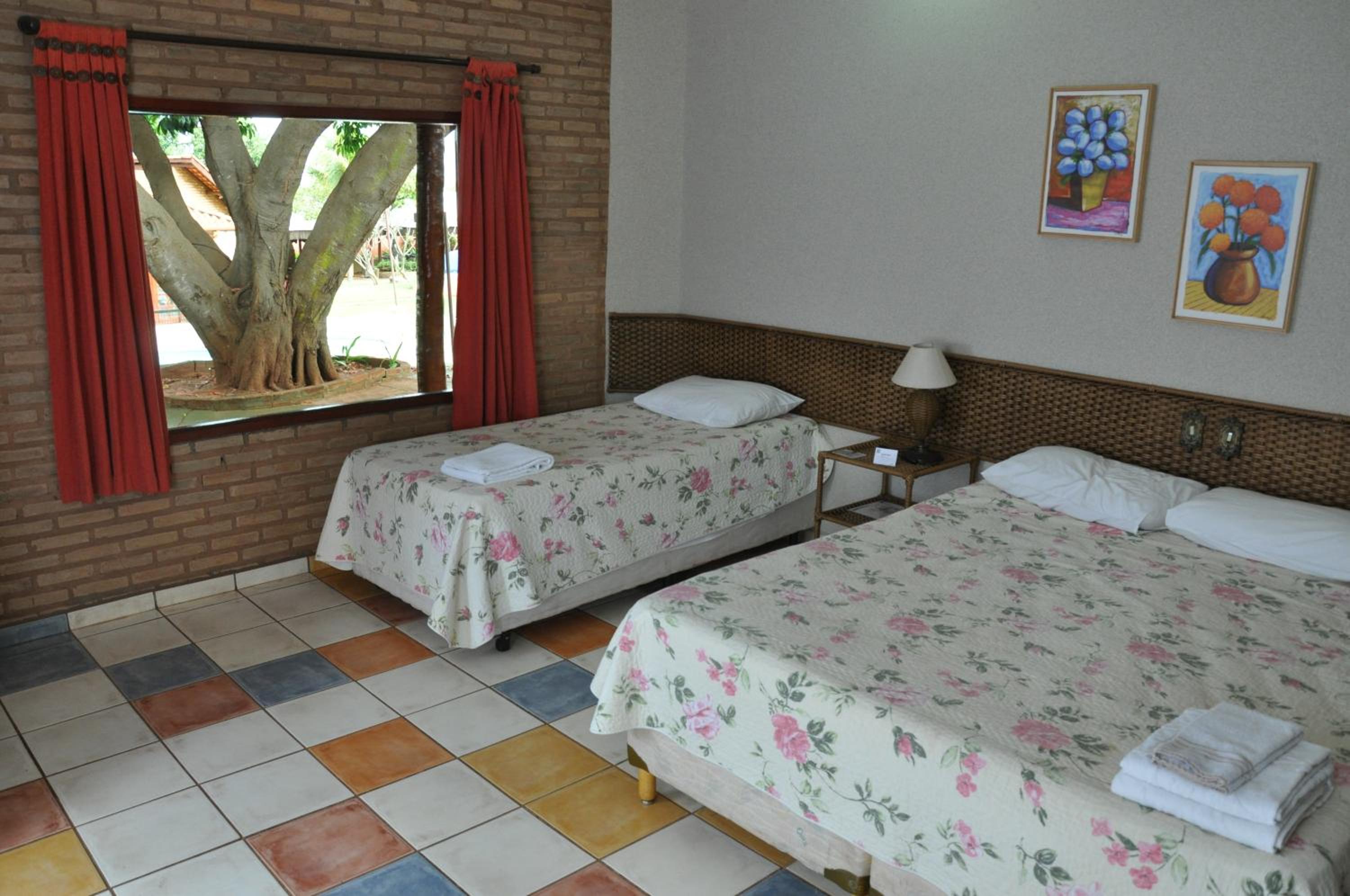 Triple Room with Pool View - Photo 3