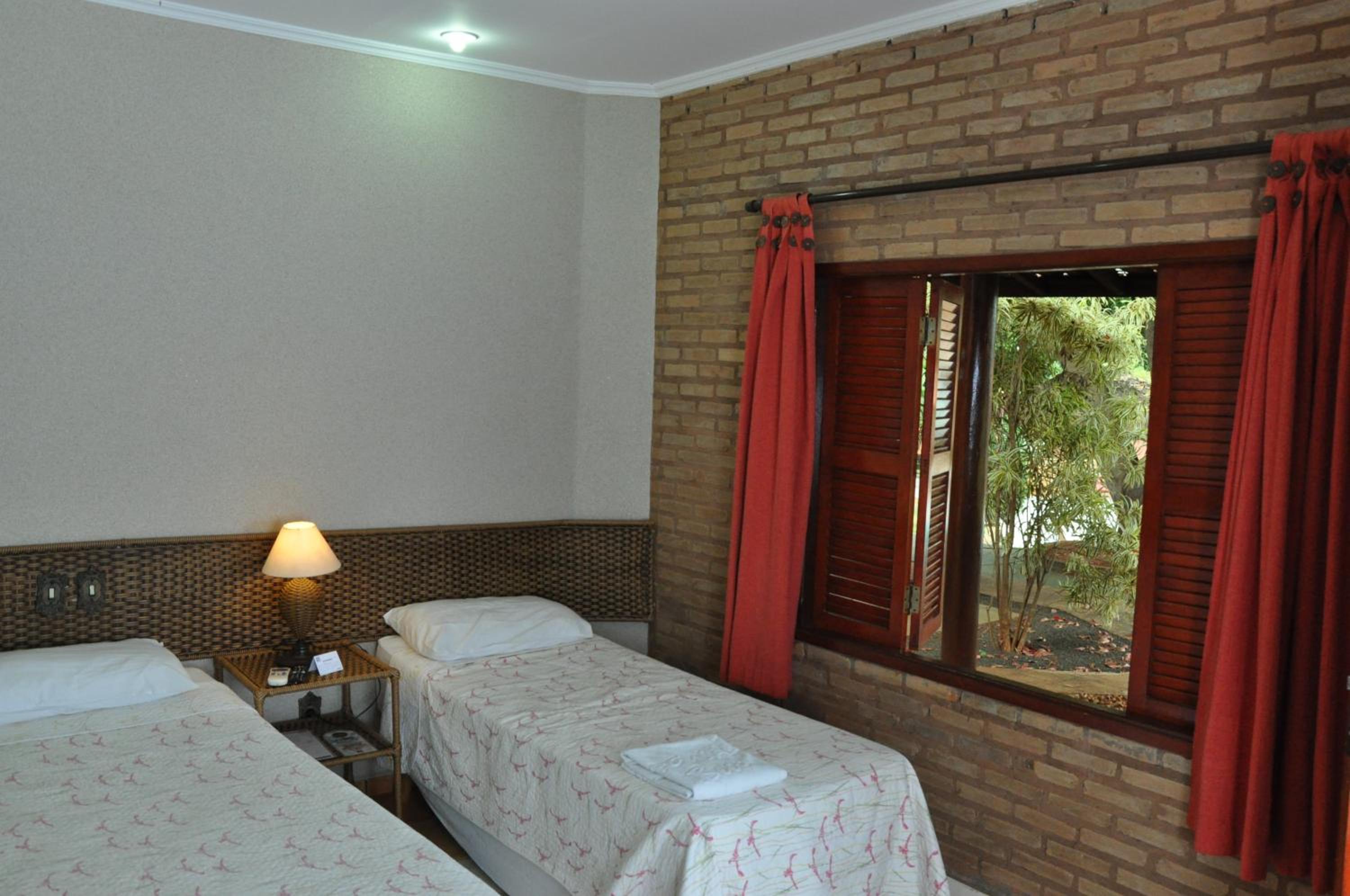 Quadruple Room with Pool View - Photo 23