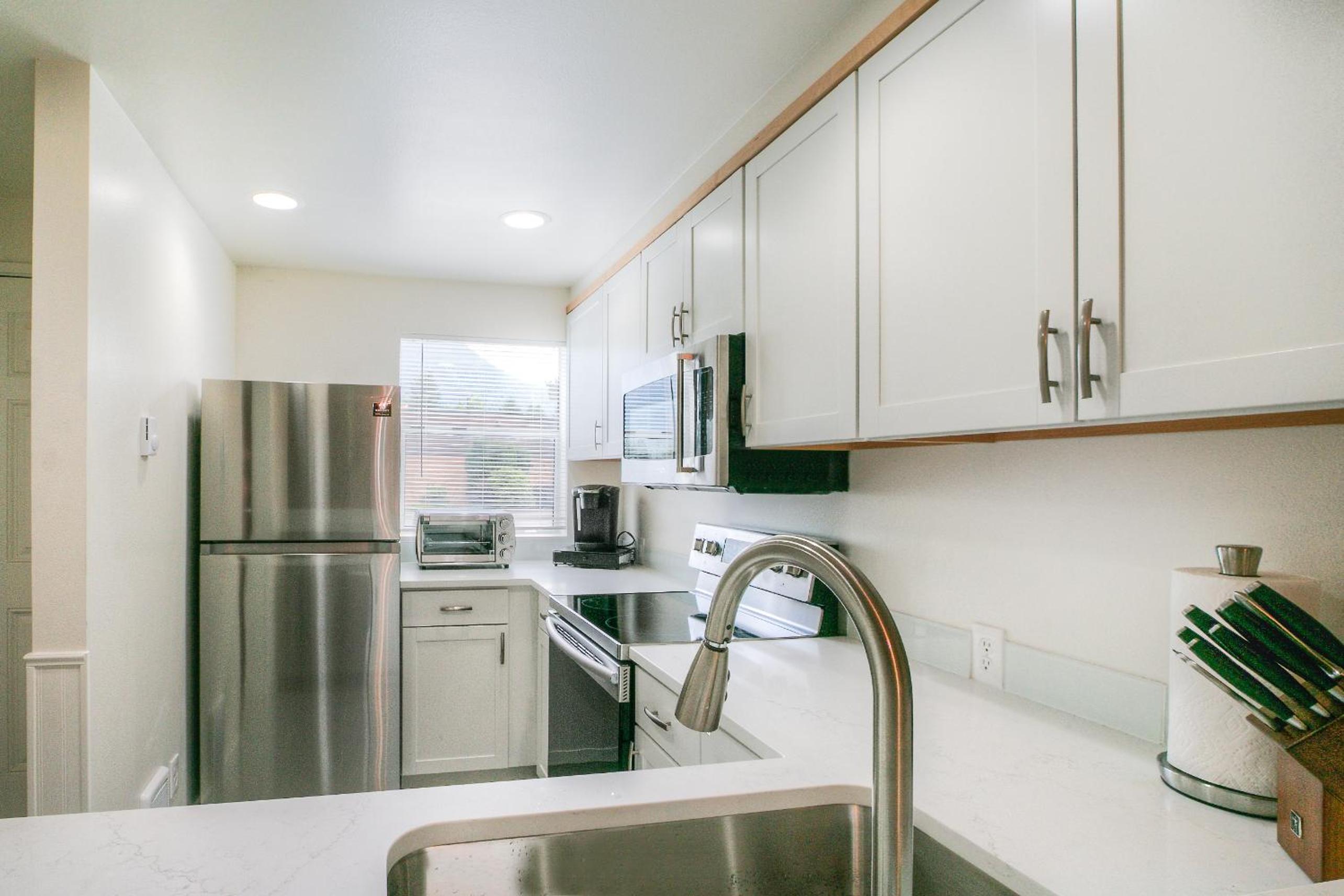 Two-Bedroom Townhouse - Photo 22