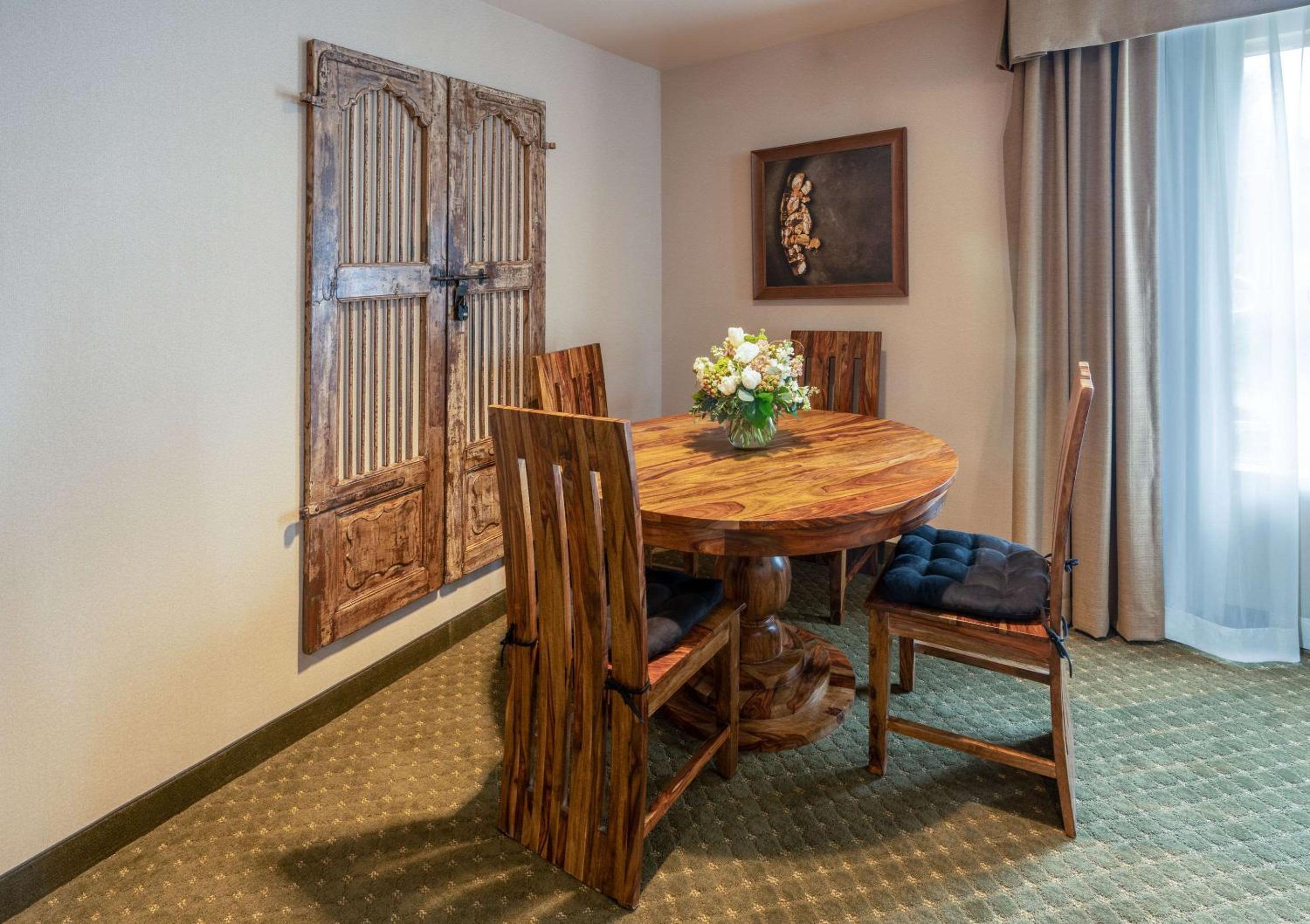 King Suite - Accessible/Non-Smoking - Photo 3