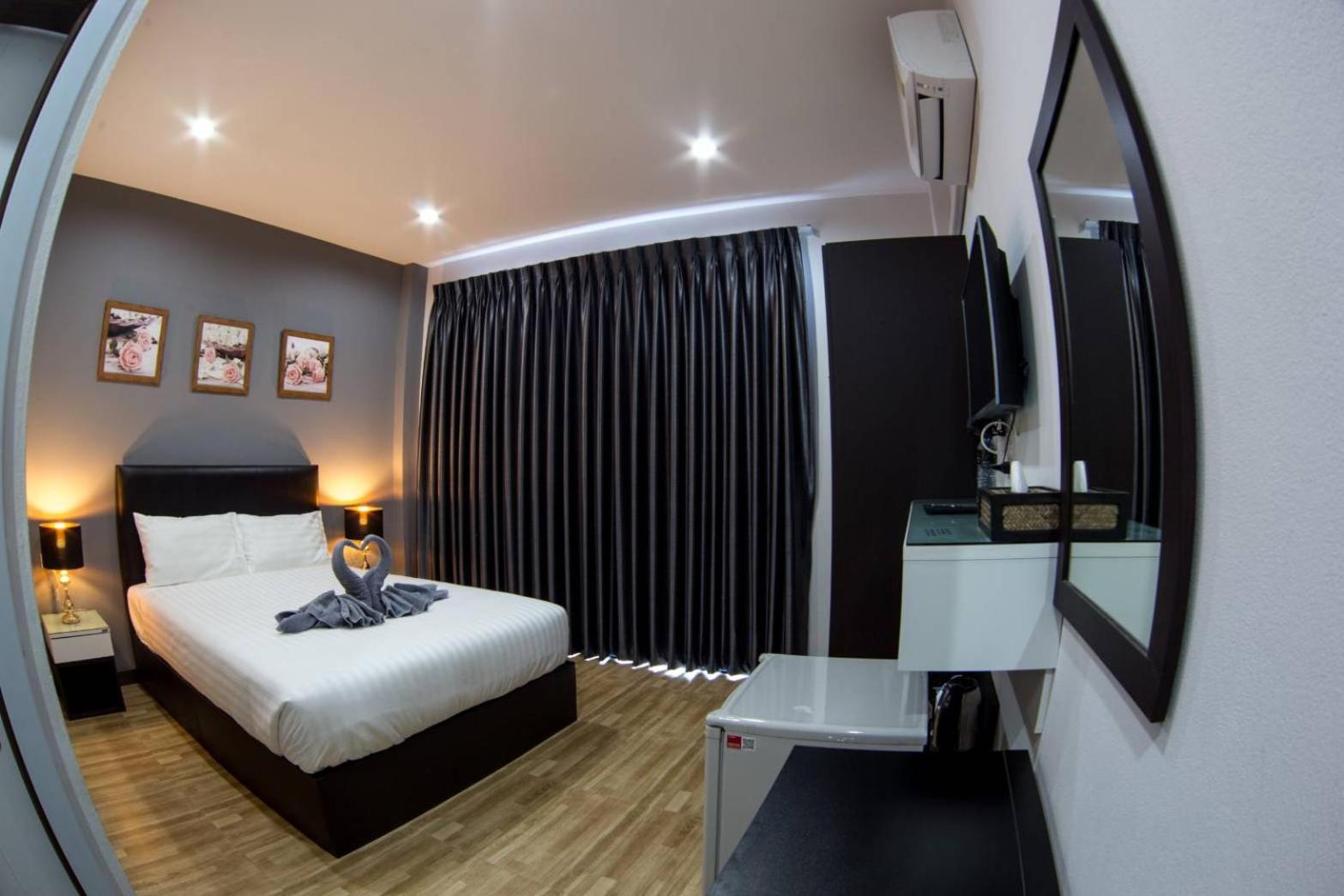 Deluxe Queen Room - Photo 1