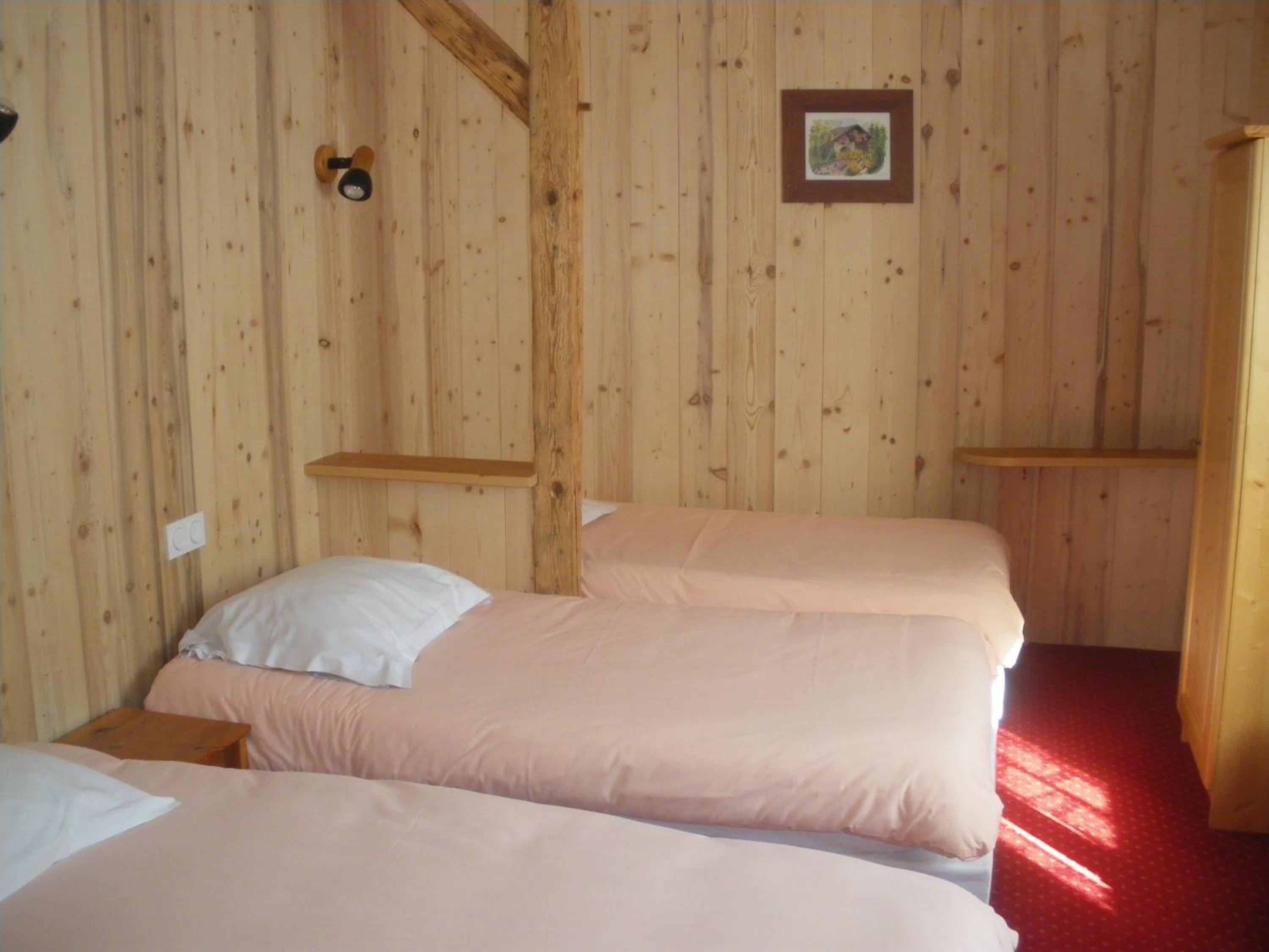 Triple Room with Single Beds photo 1