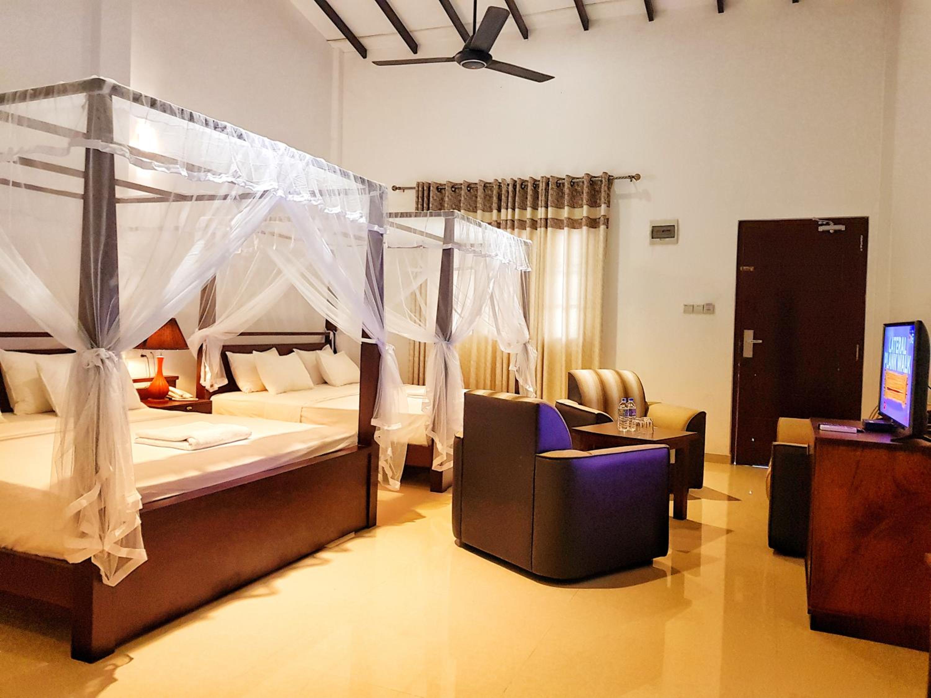 Deluxe Family Suite photo 2
